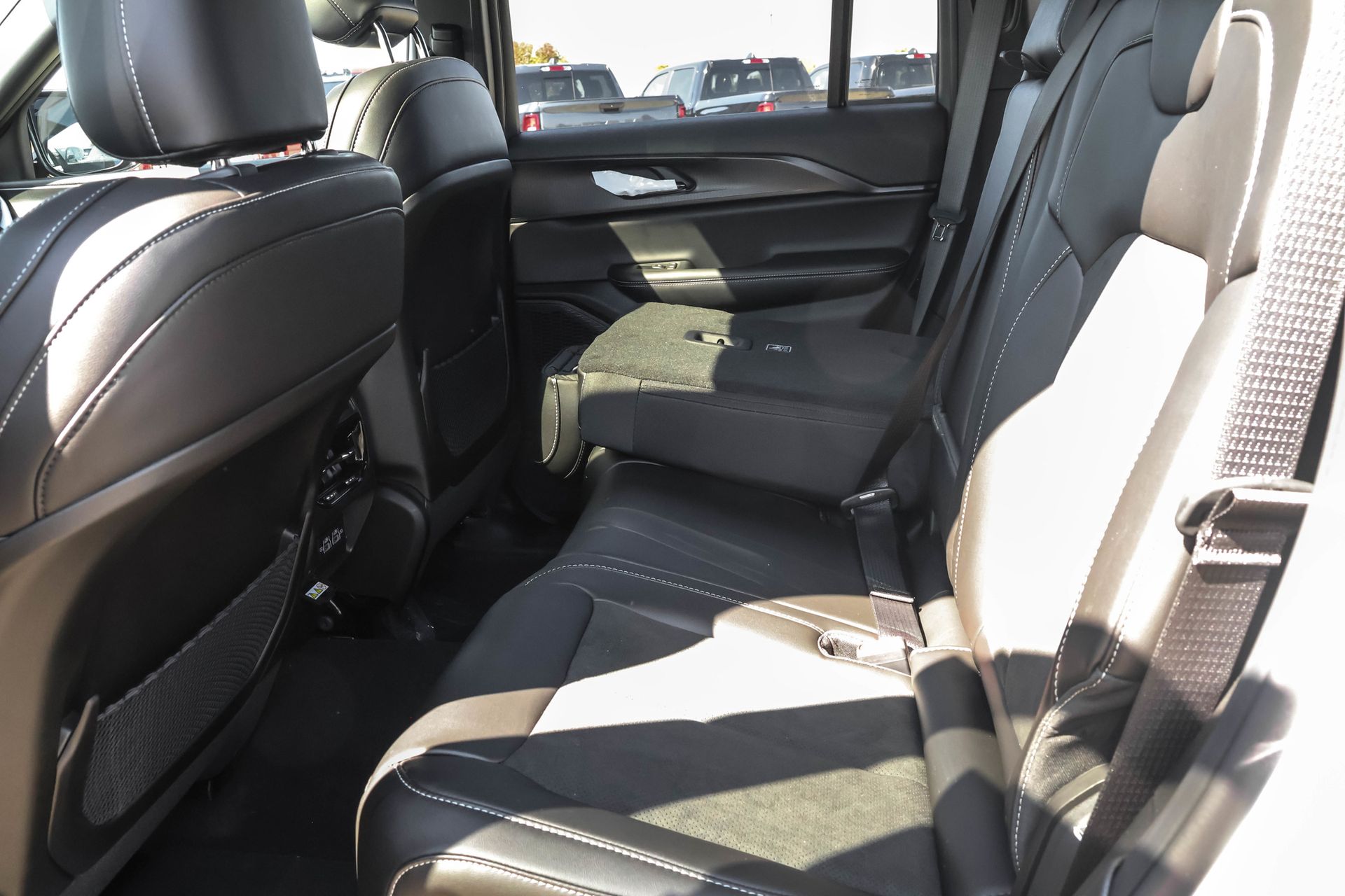 2025 JEEP GRAND CHEROKEE - Image 15