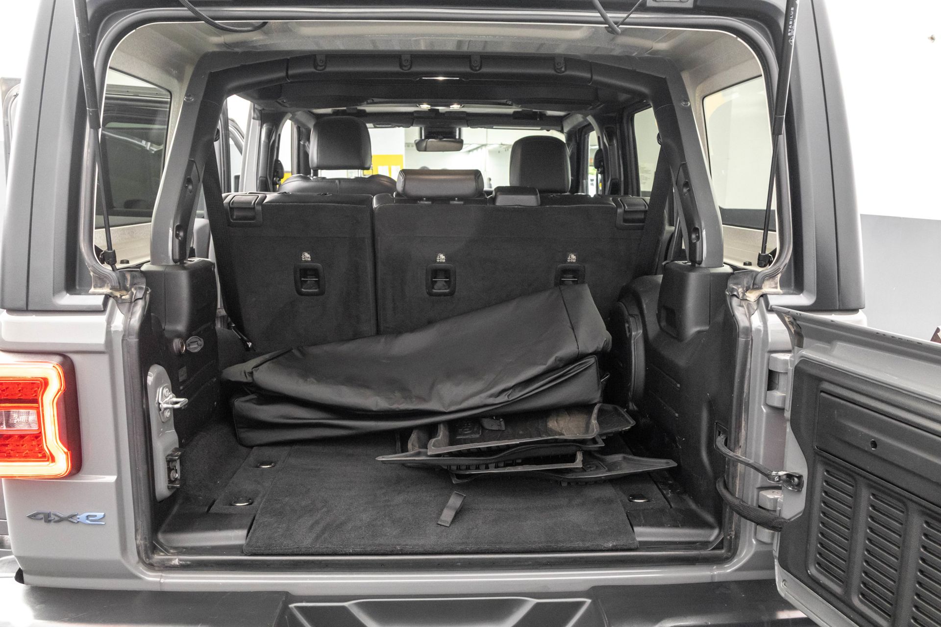 2021 JEEP WRANGLER - Image 31