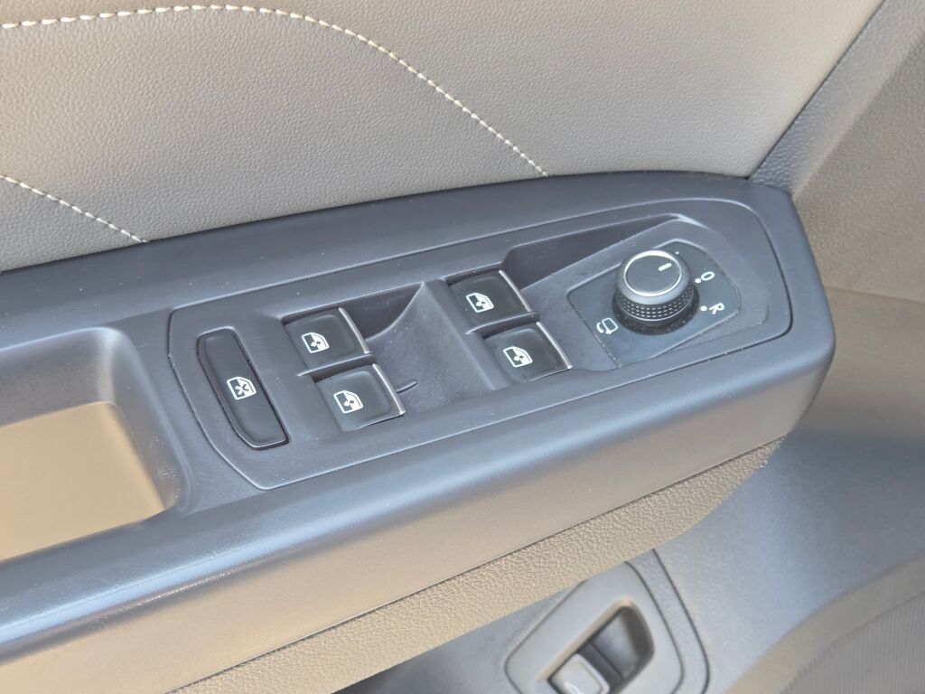 2021 Volkswagen Atlas Cross Sport SE Premium photo 25