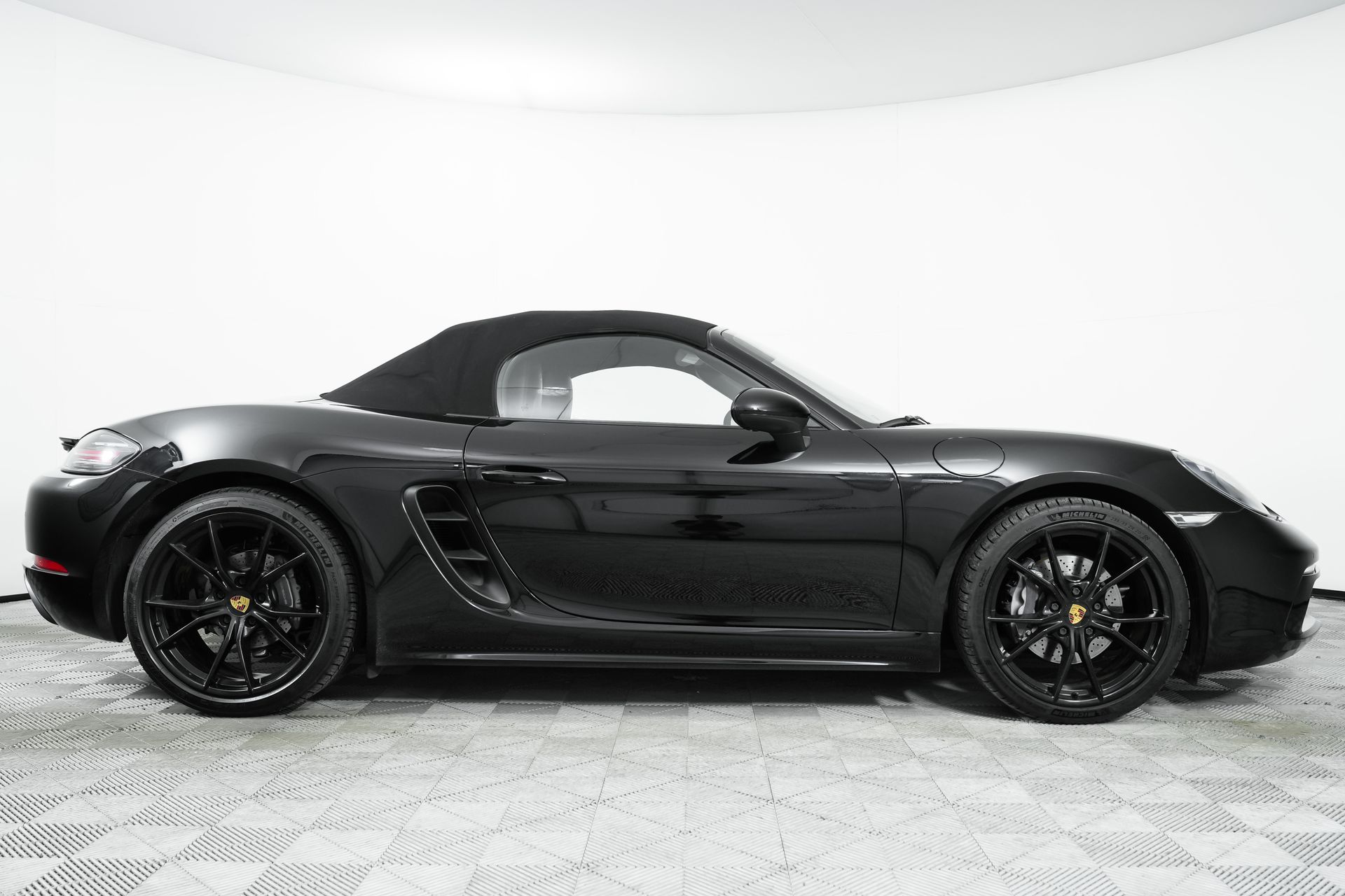 used 2021 Porsche 718 Boxster car, priced at $53,000