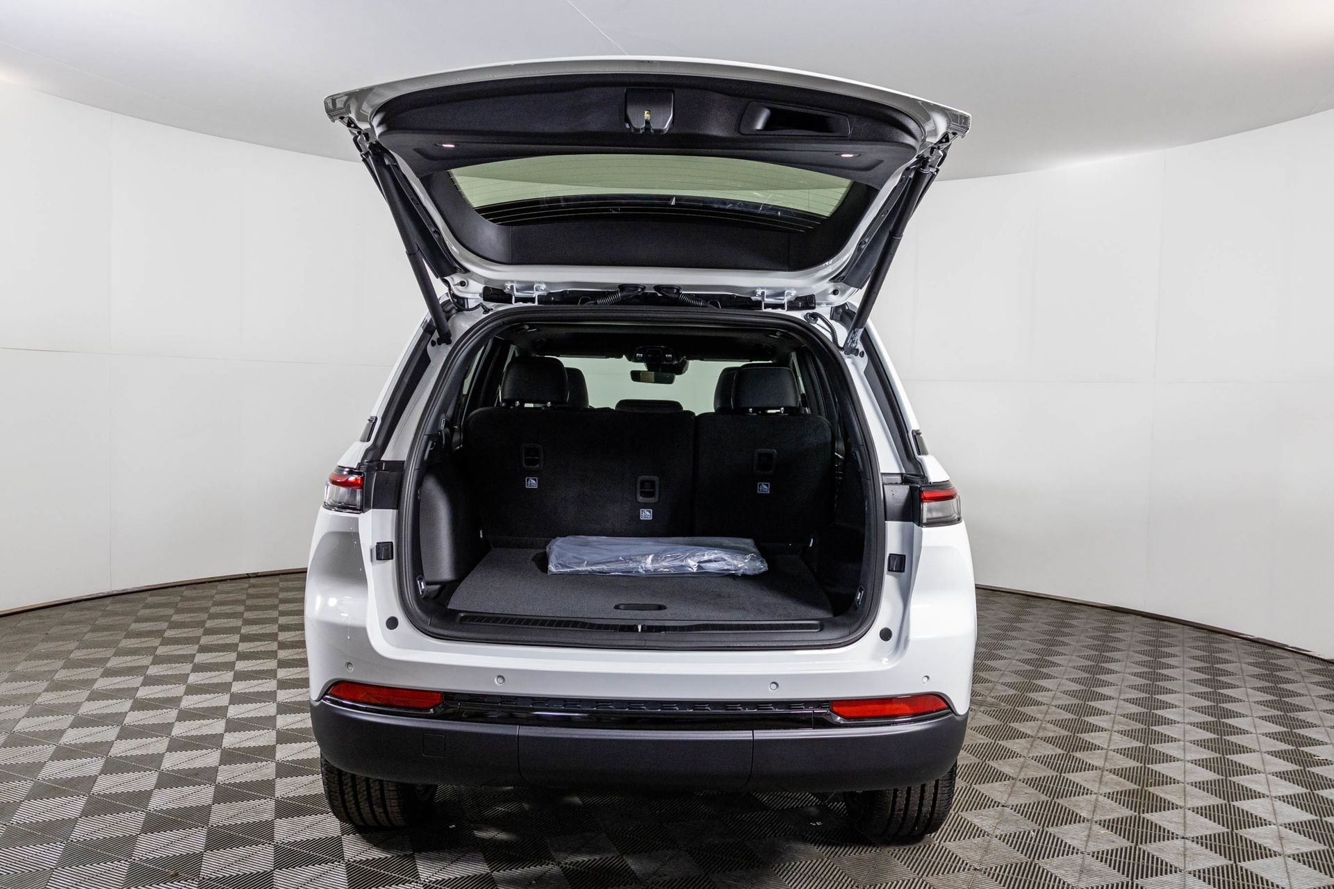 2025 JEEP GRAND CHEROKEE - Image 32