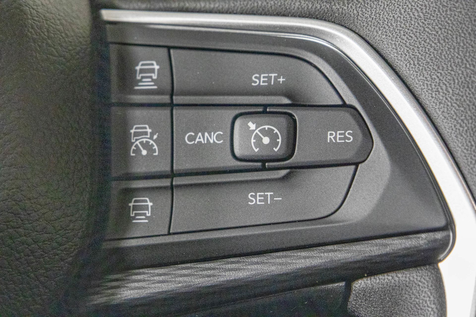 2025 JEEP GRAND CHEROKEE - Image 30