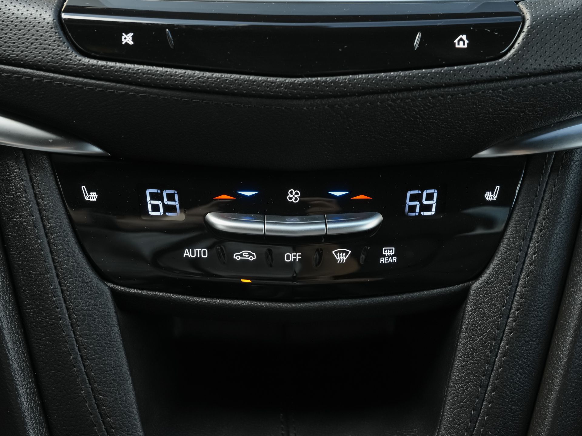 used 2025 Cadillac XT5 car, priced at $33,800