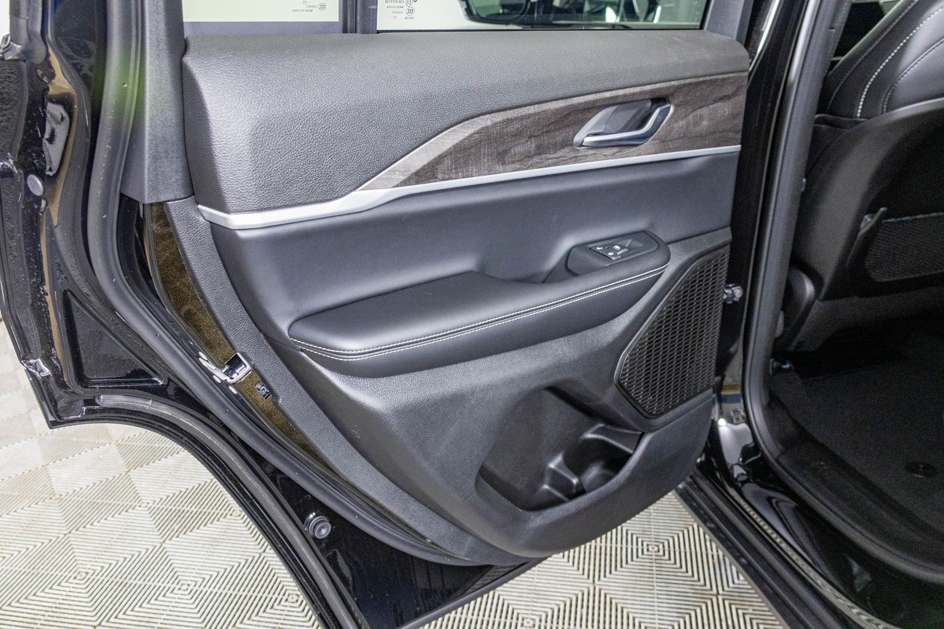 2025 JEEP GRAND CHEROKEE - Image 27