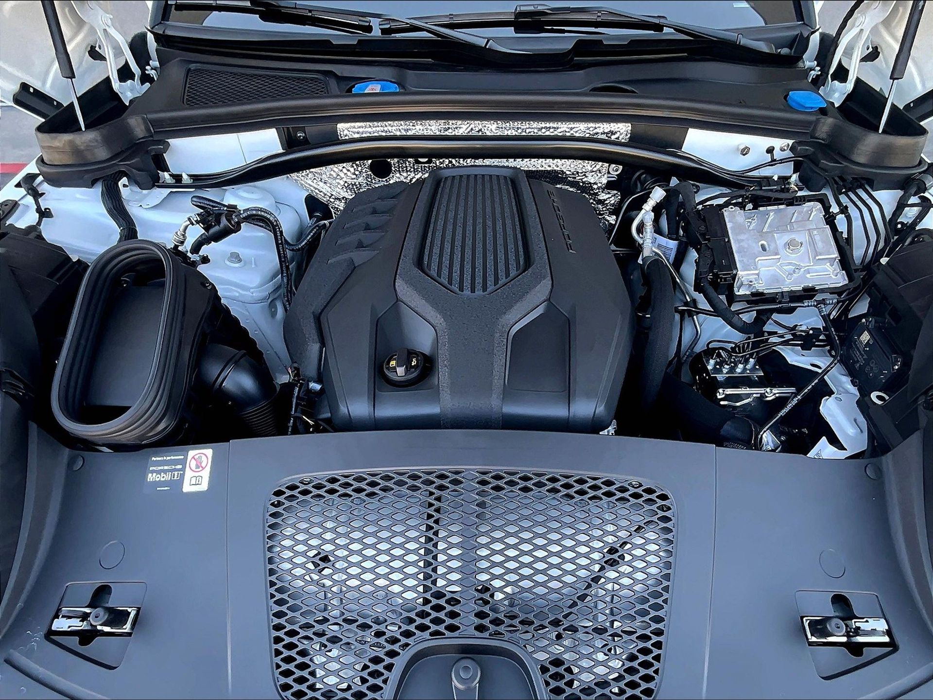 2025 Macan picture #20