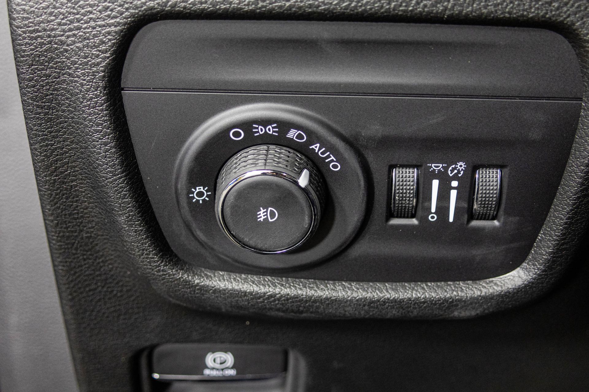 2025 JEEP GRAND CHEROKEE - Image 30