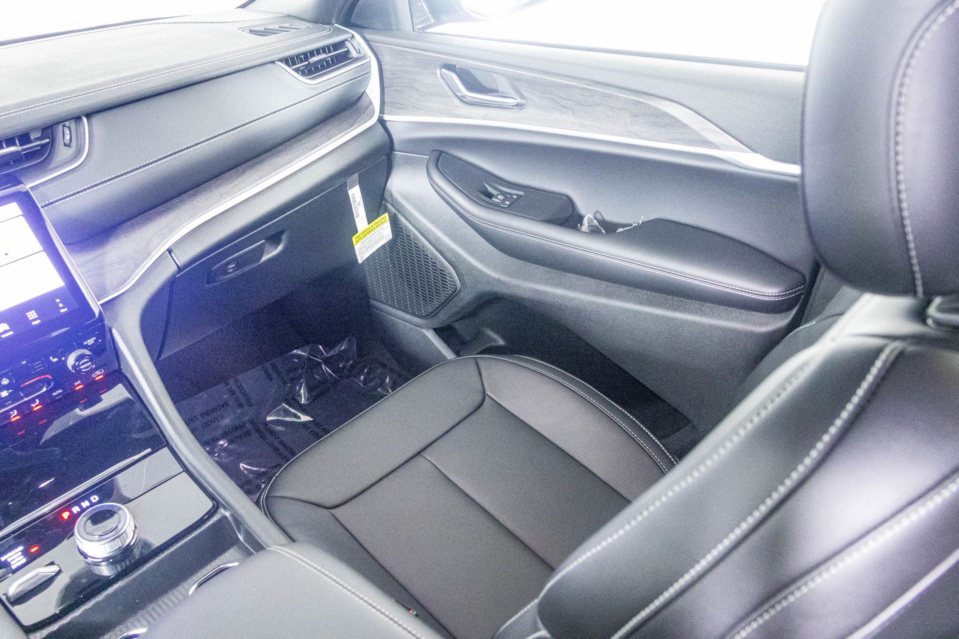 2025 JEEP GRAND CHEROKEE - Image 33