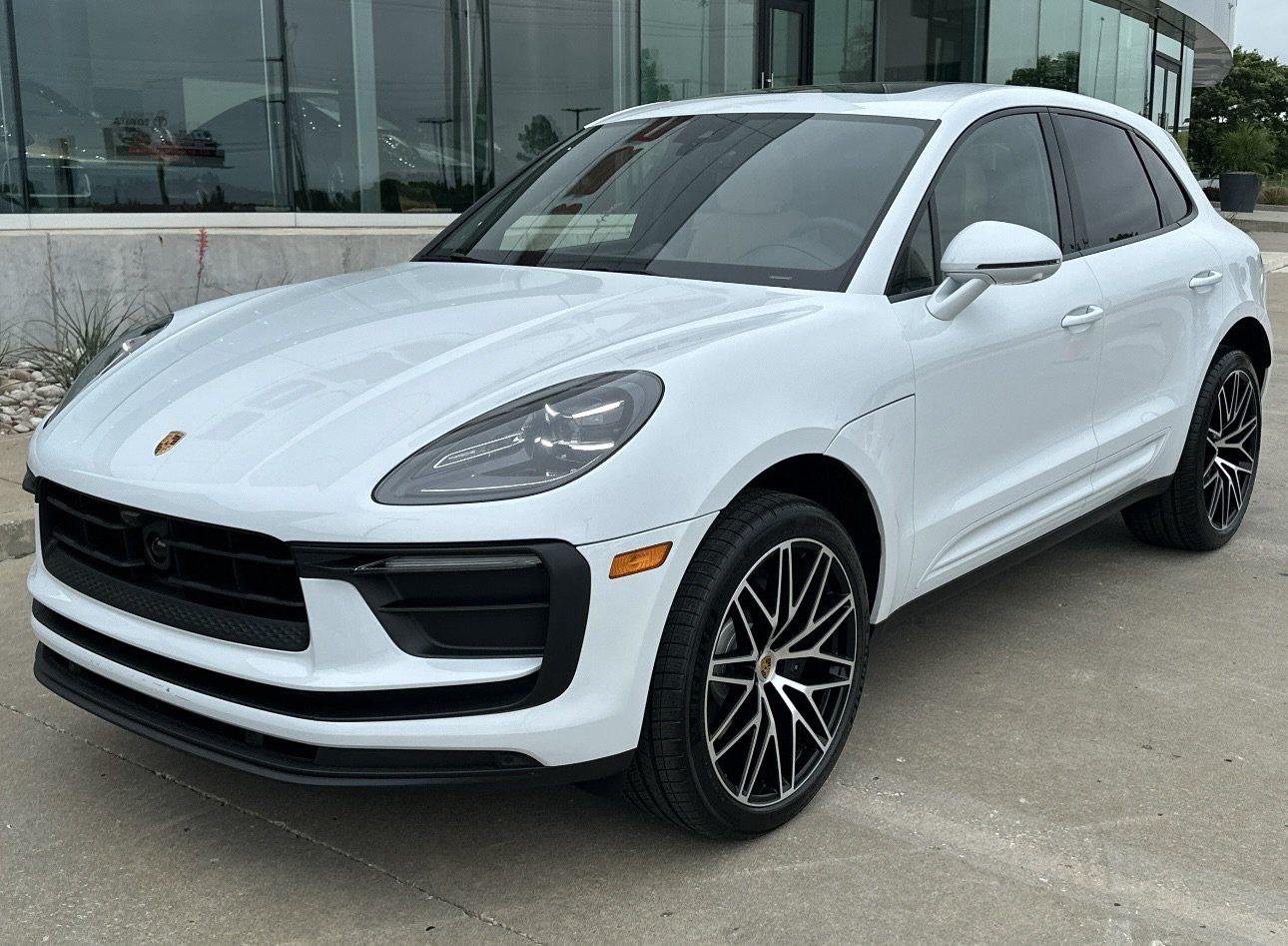 Carrara White 2026 Porsche Macan SUV / Crossover  7-Speed Automatic