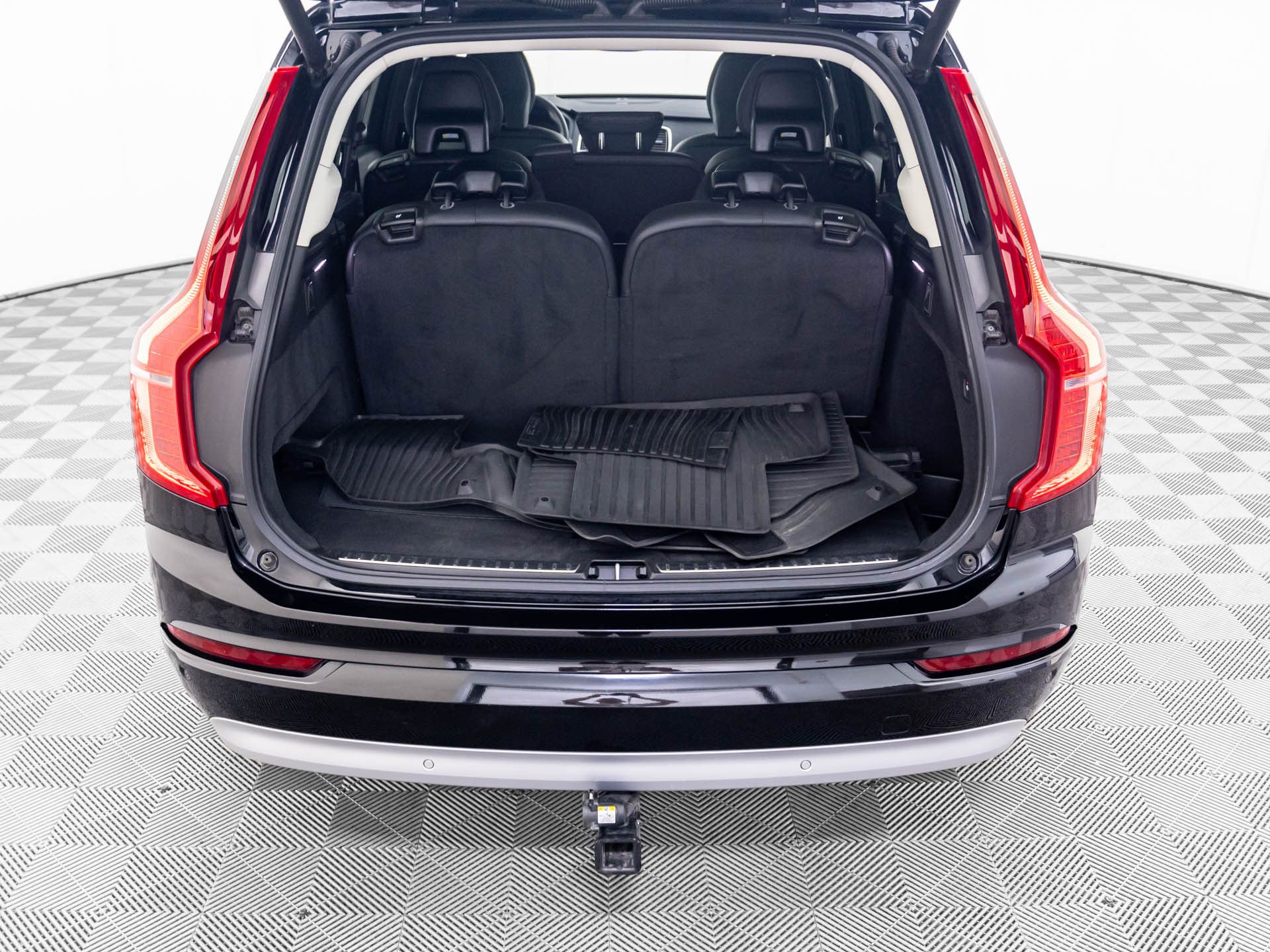 2022 Volvo XC90 T5 Momentum photo
