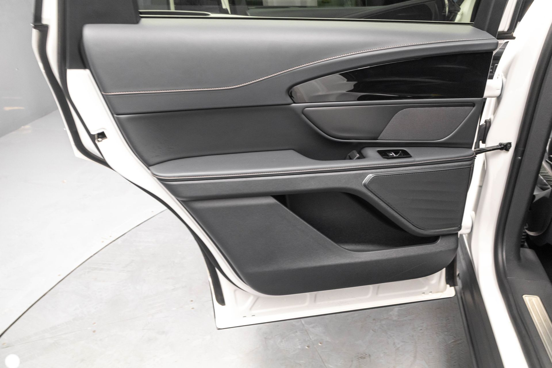 2024 LINCOLN NAUTILUS - Image 32