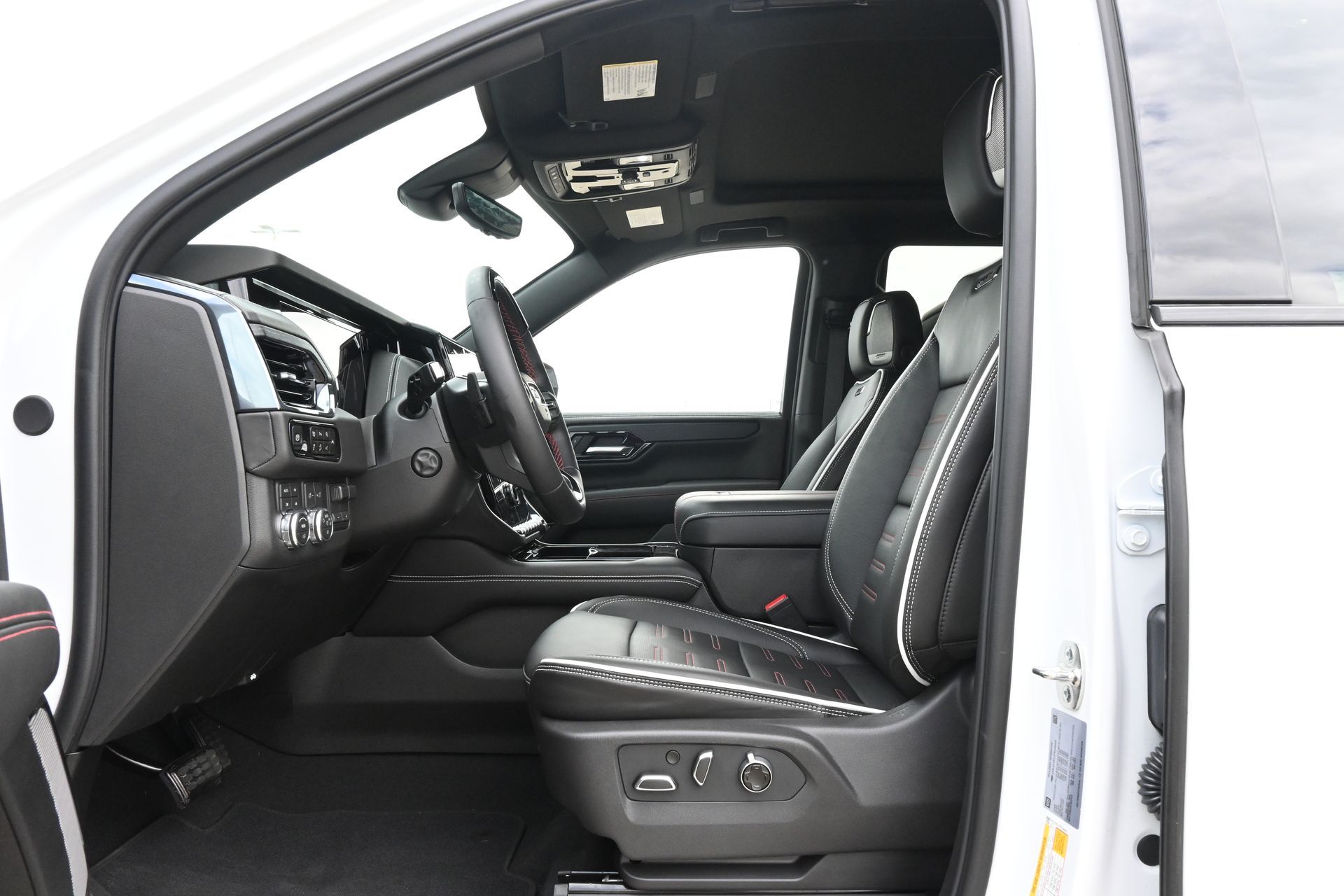 2026 GMC Yukon AT4 Ultimate White at Central Houston Nissan