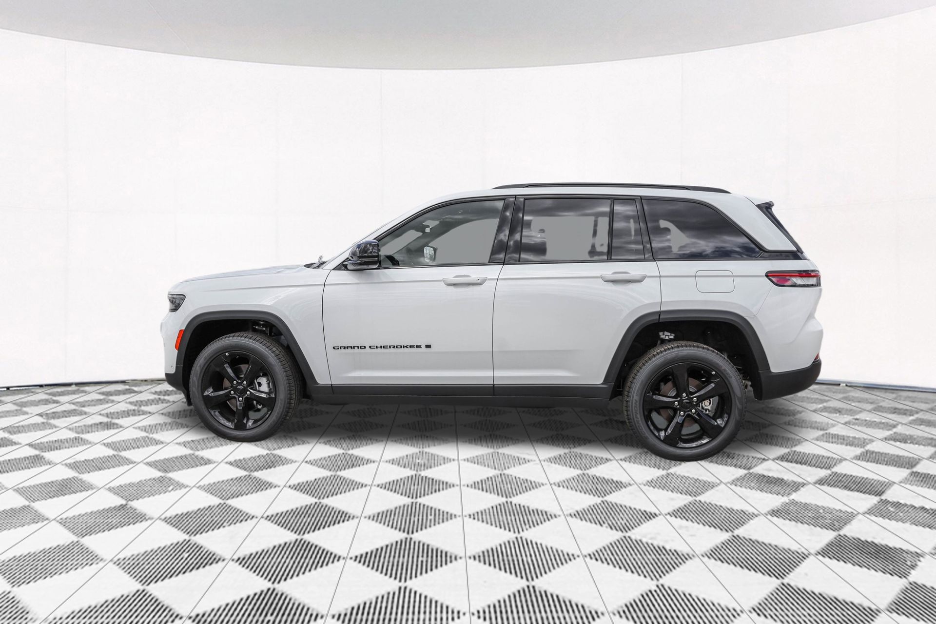 2025 JEEP GRAND CHEROKEE - Image 14