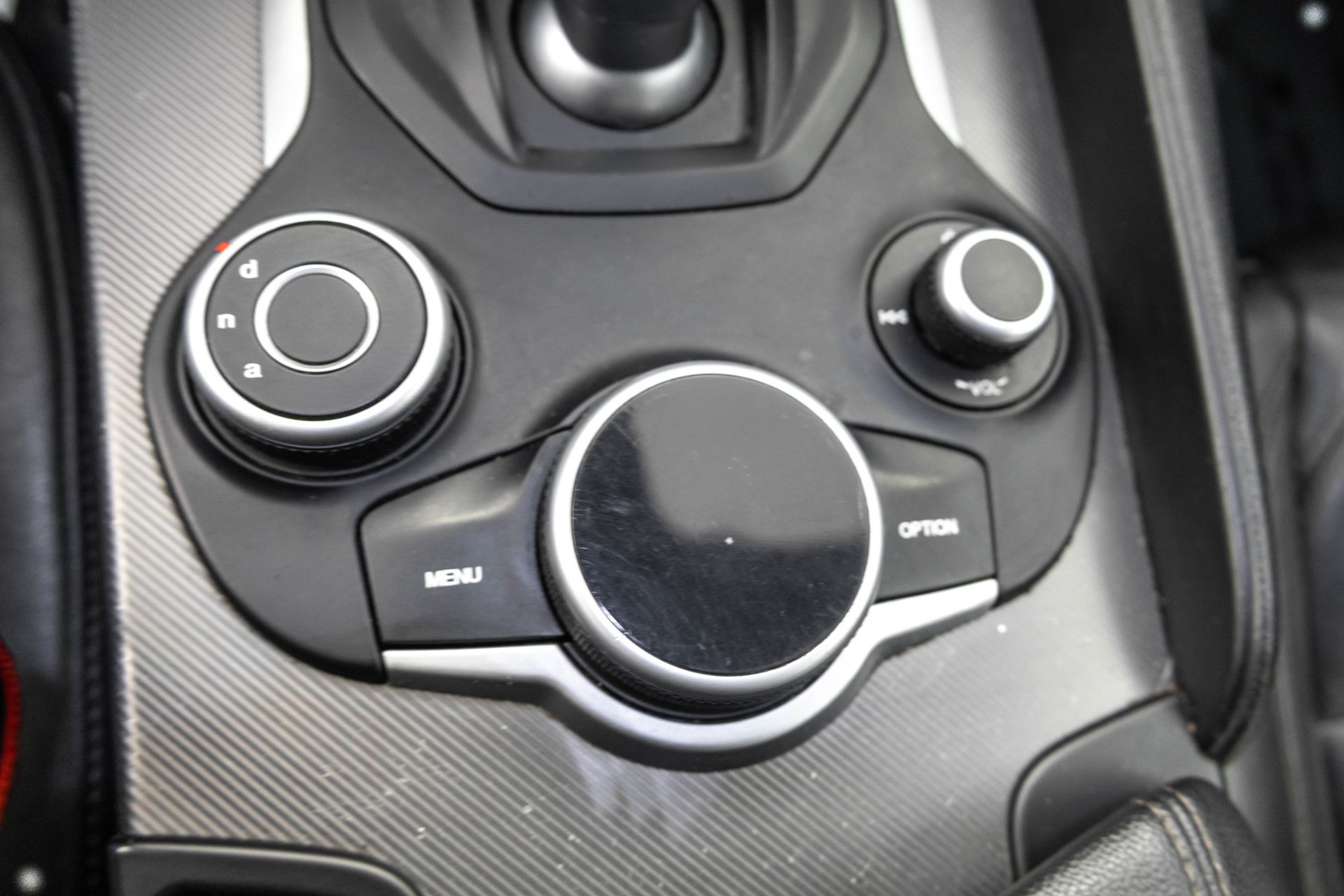 2017 ALFA ROMEO GIULIA (952) - Image 28