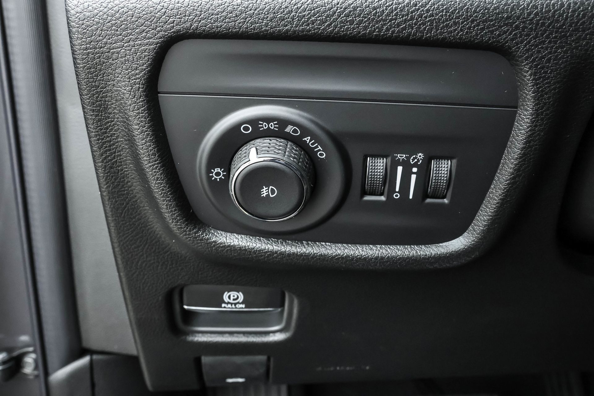 2025 JEEP GRAND CHEROKEE - Image 25