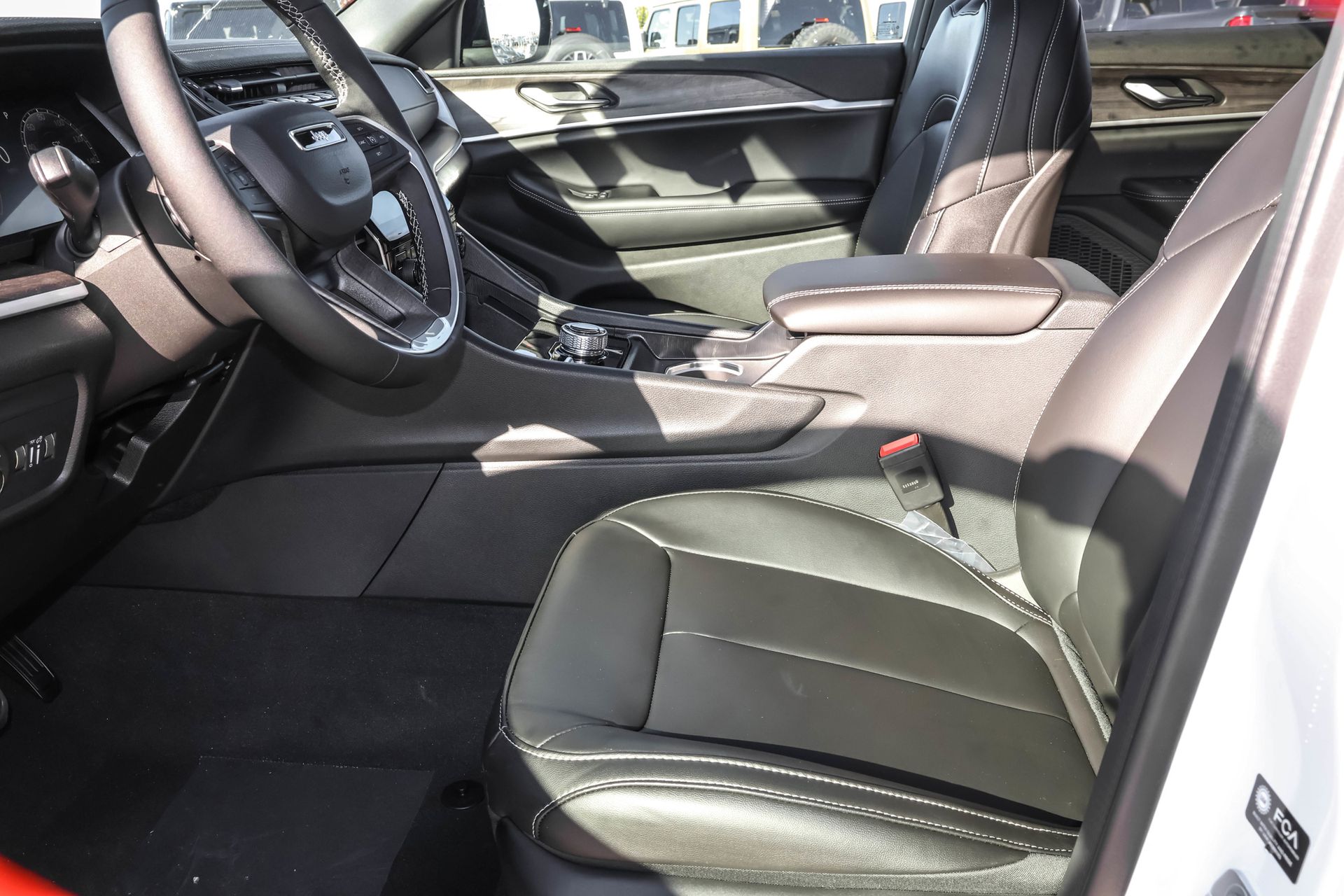 2025 JEEP GRAND CHEROKEE - Image 5