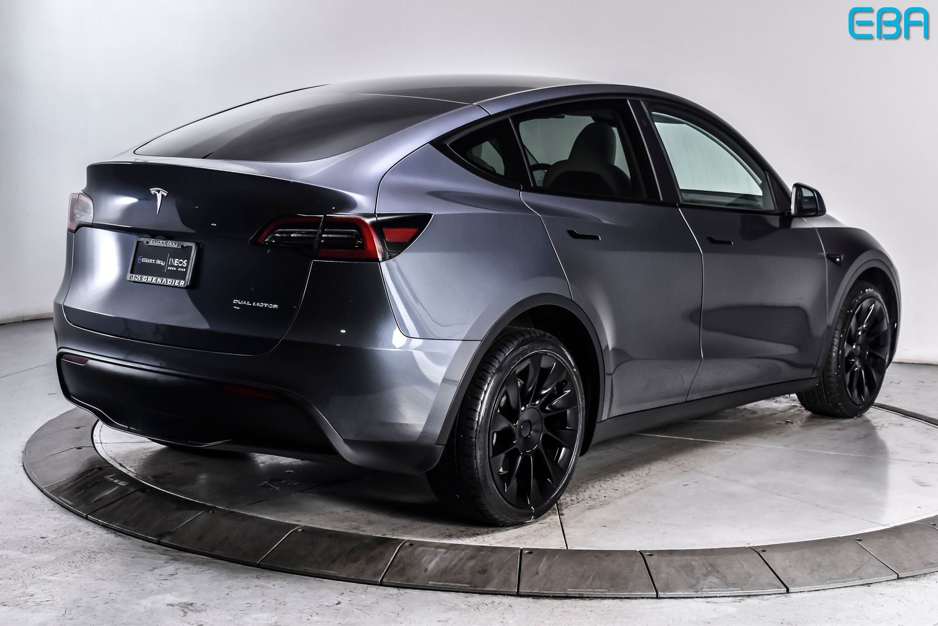 View vehicle photo 6