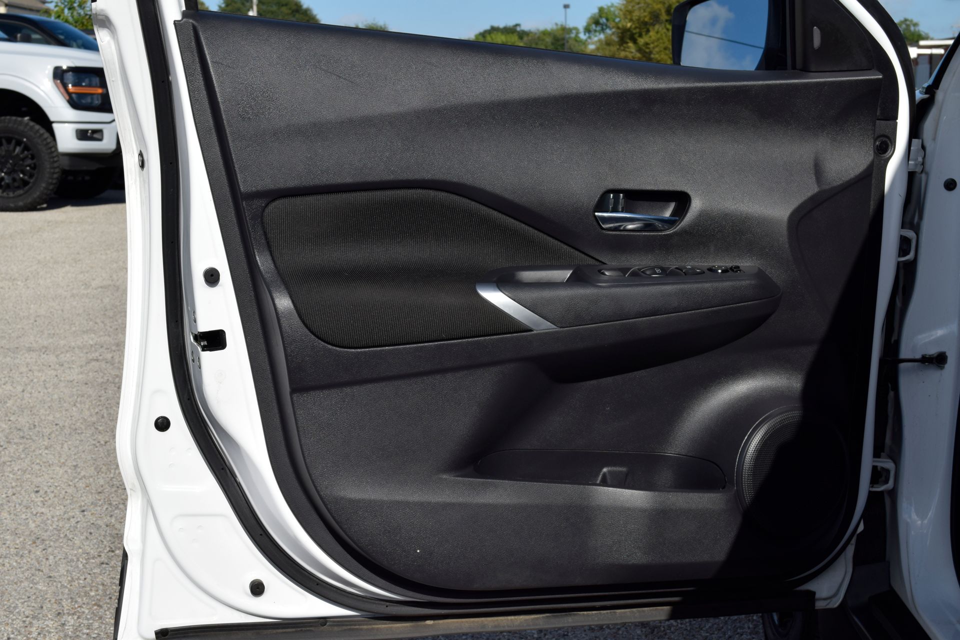 2024 Nissan Kicks SV White at Central Houston Nissan