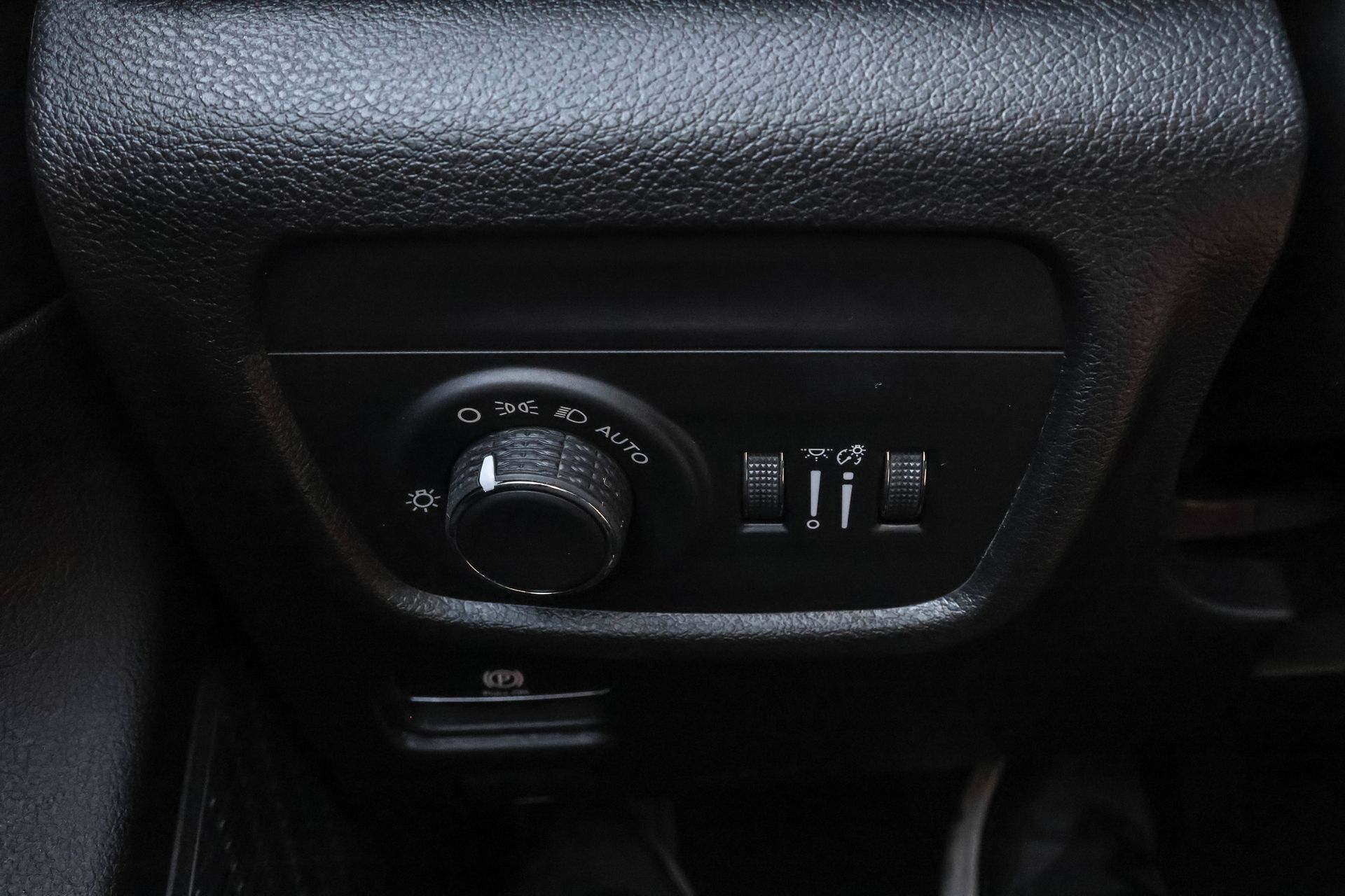 2025 JEEP GRAND CHEROKEE - Image 28