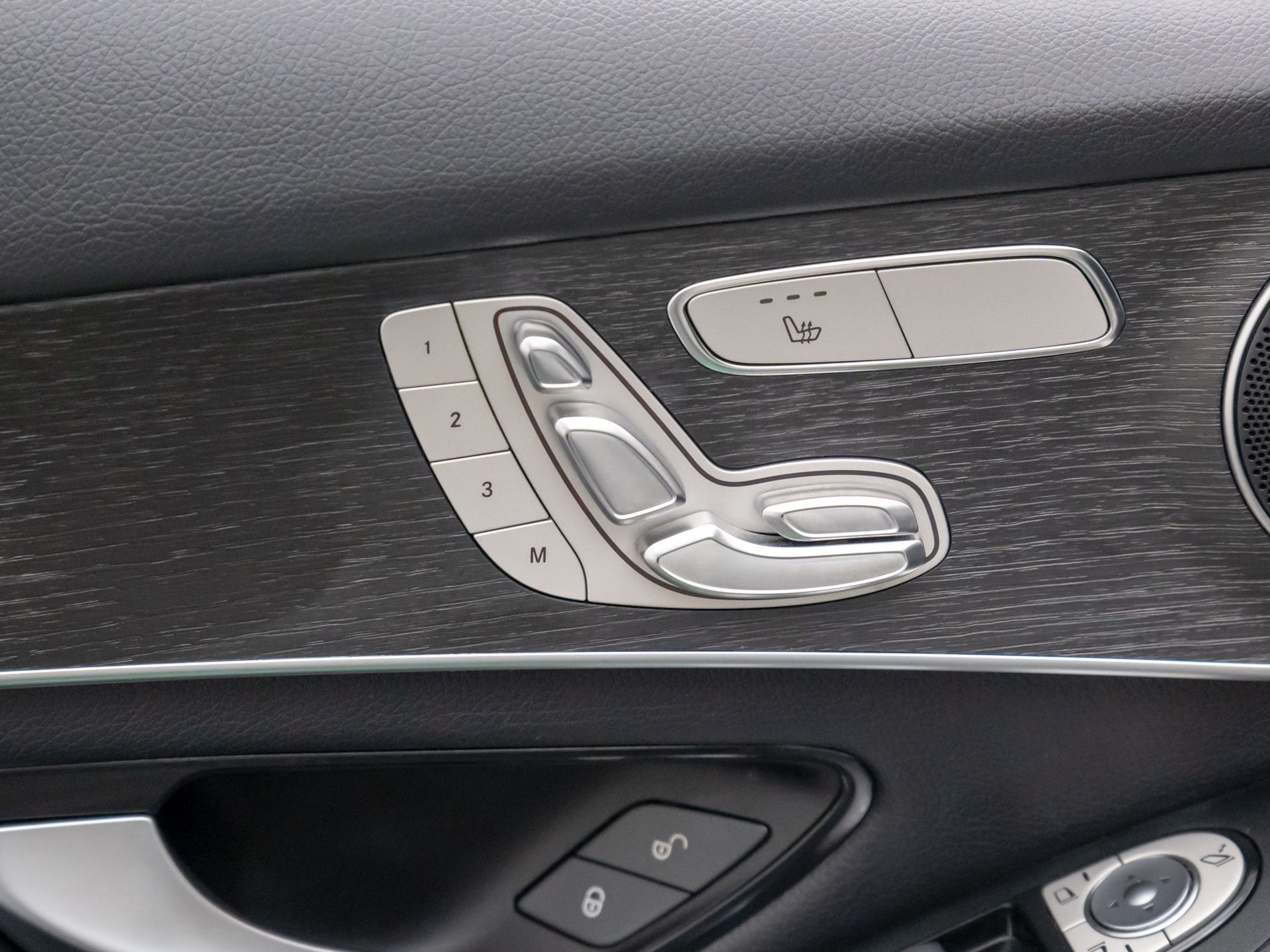 2021 Mercedes-Benz GLC GLC 300 photo