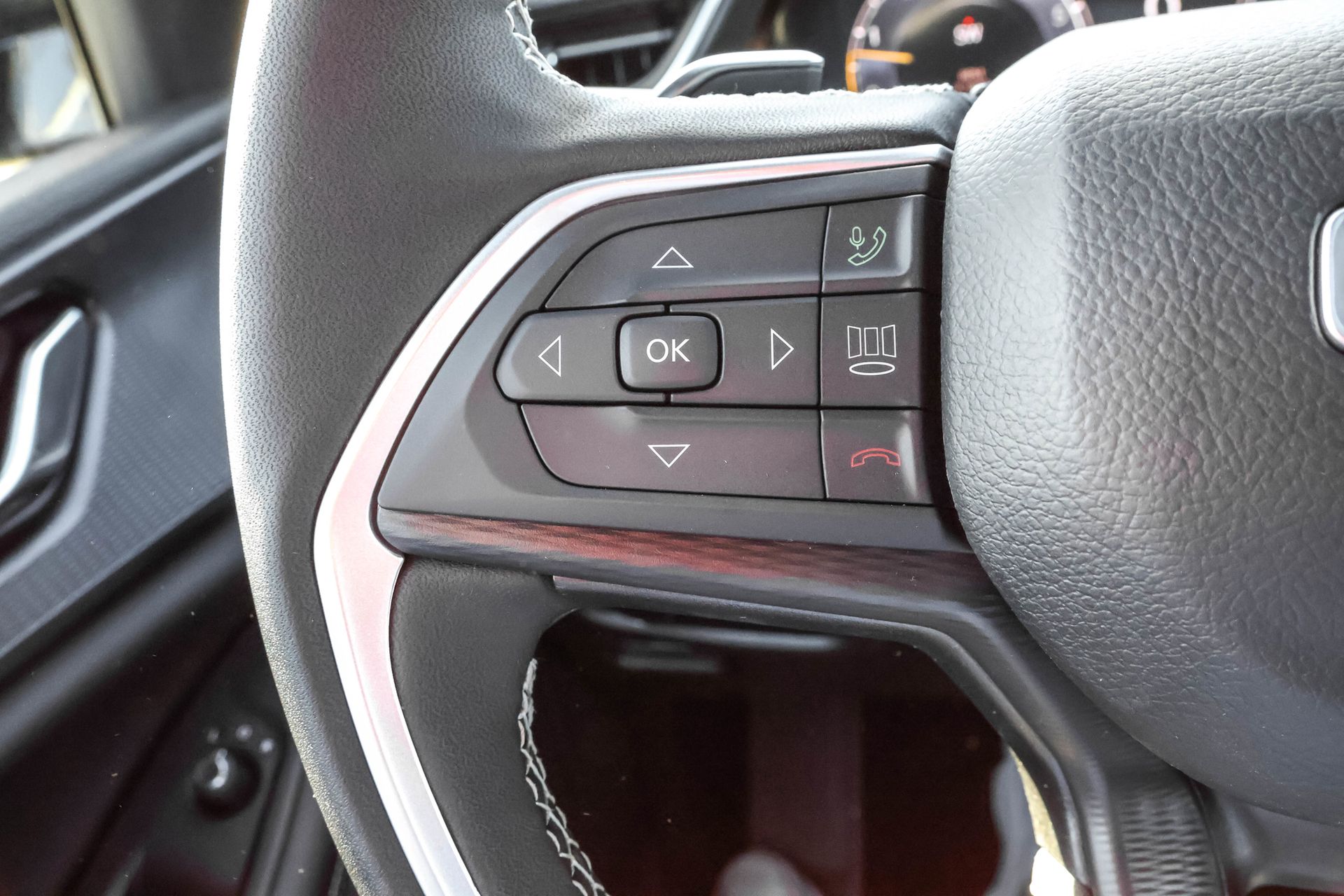 2025 JEEP GRAND CHEROKEE - Image 24