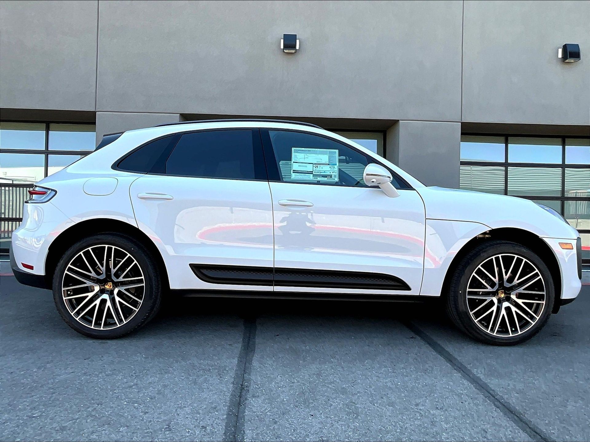 2025 Macan picture #7