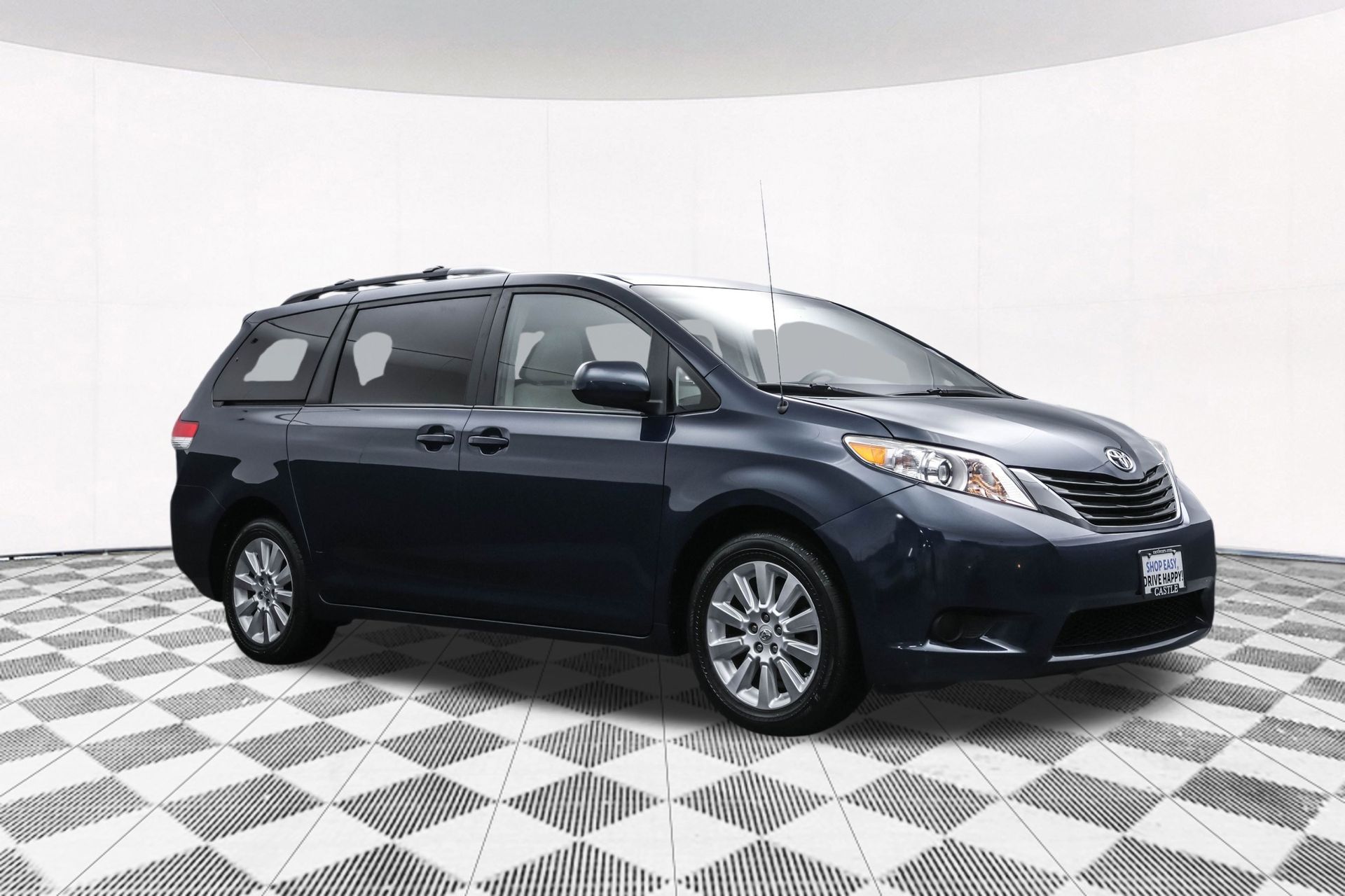 2012 TOYOTA SIENNA - Image 40