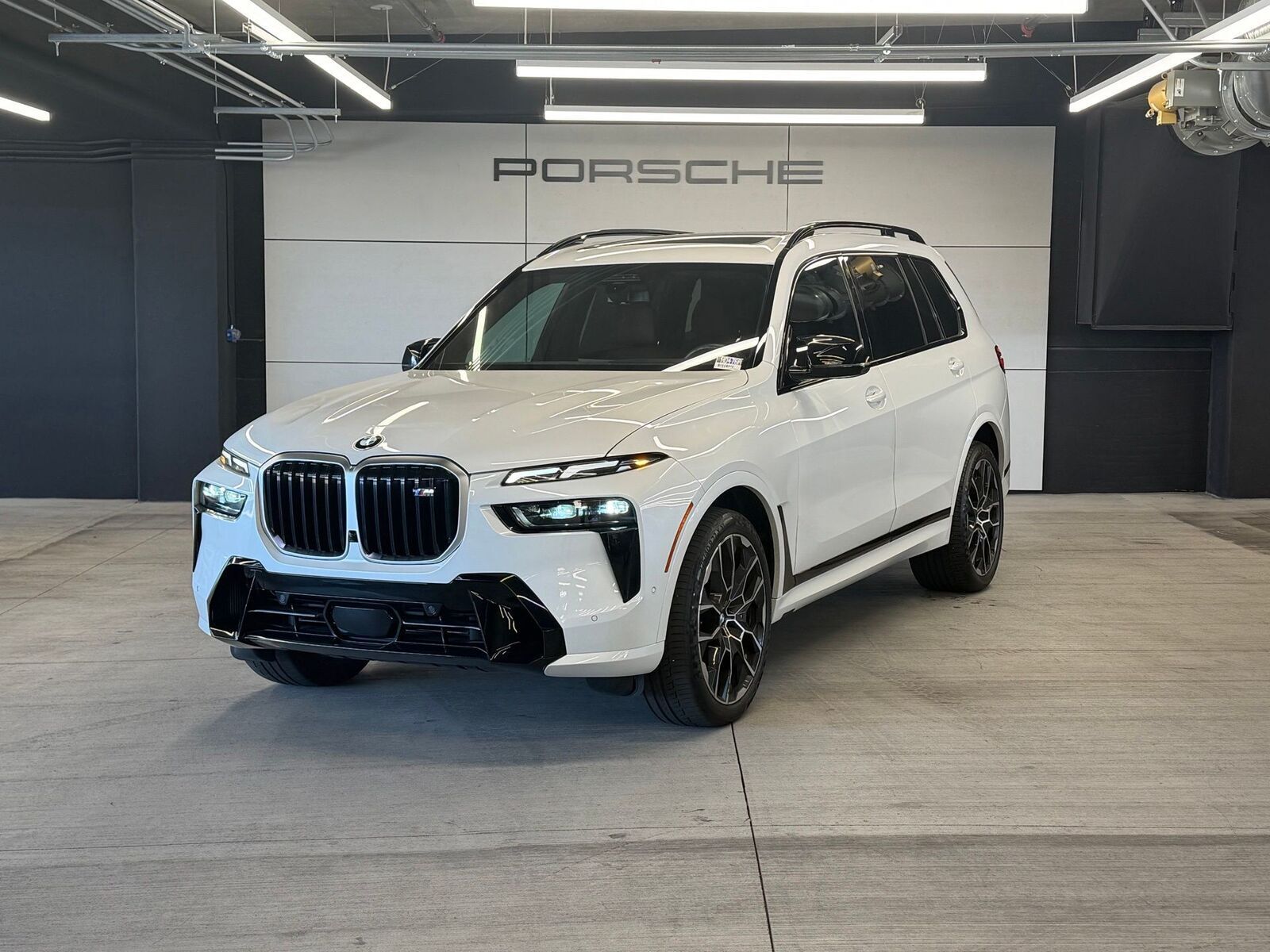 2025 BMW X7 M60i AWD
