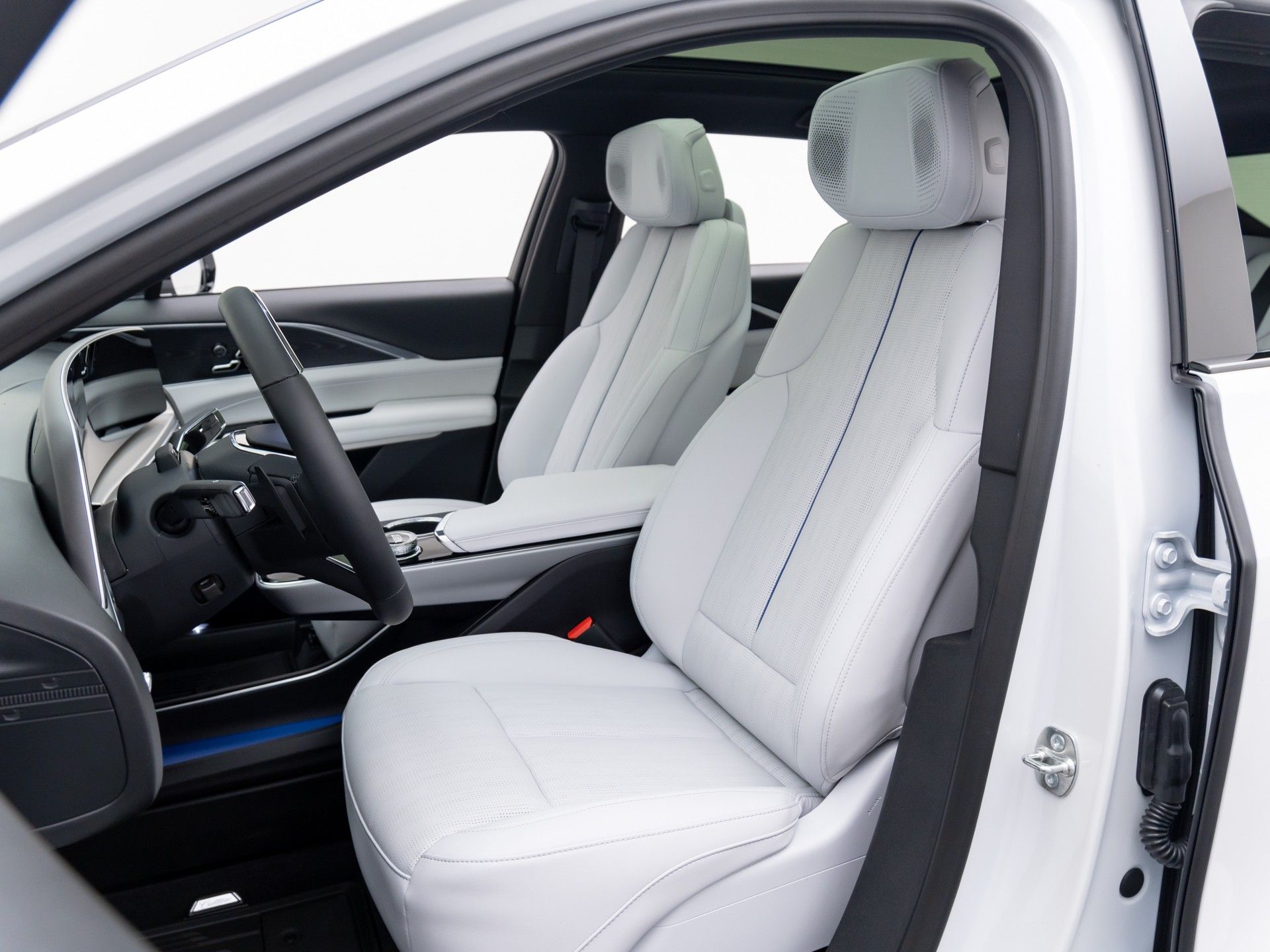 2025 Cadillac LYRIQ Luxury photo