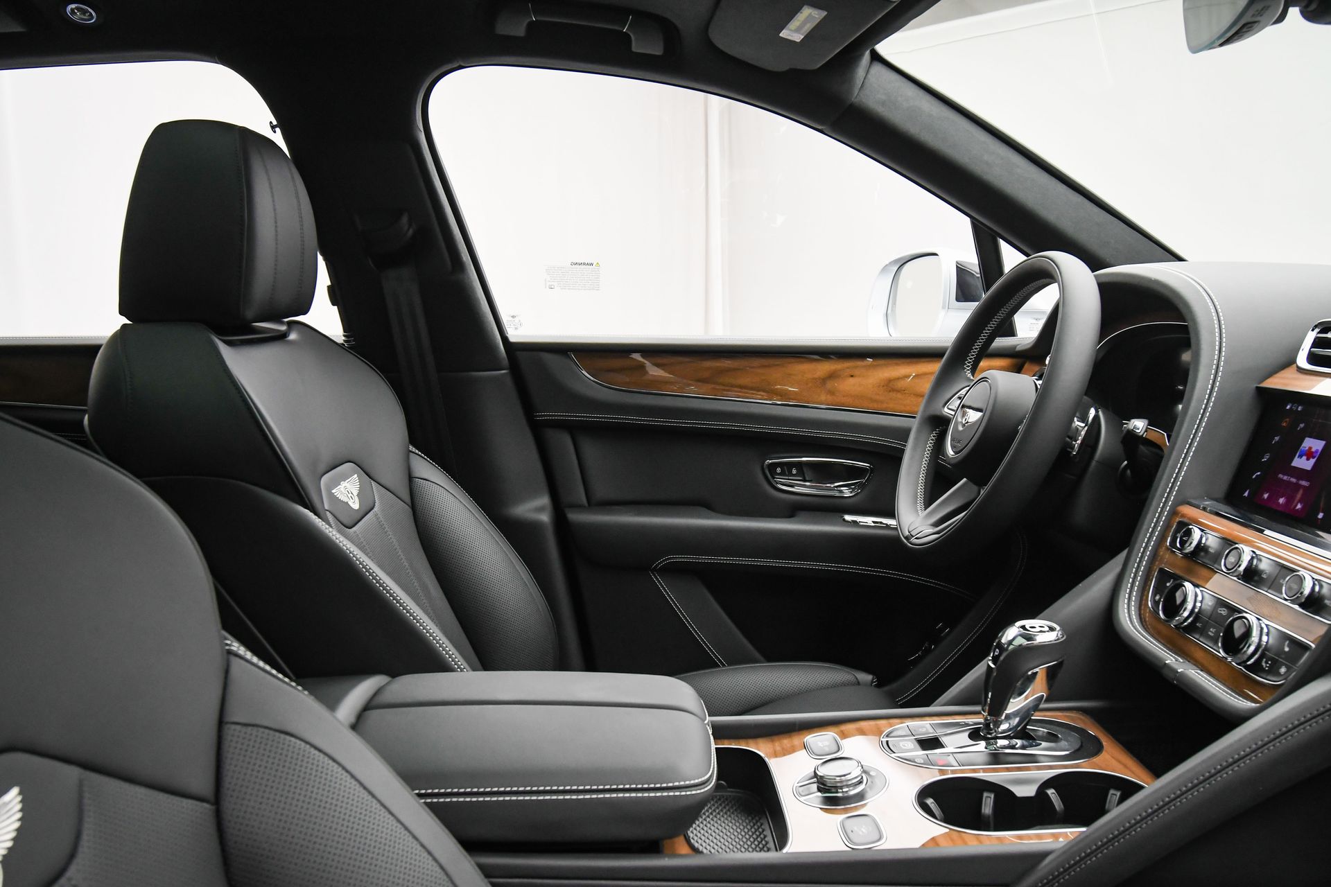 2025 Bentley Bentayga - Photo 45