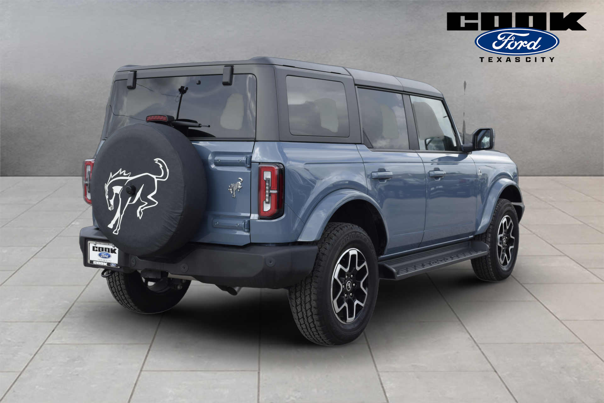 2025 Ford Bronco Outer Banks Gray at Community Kia