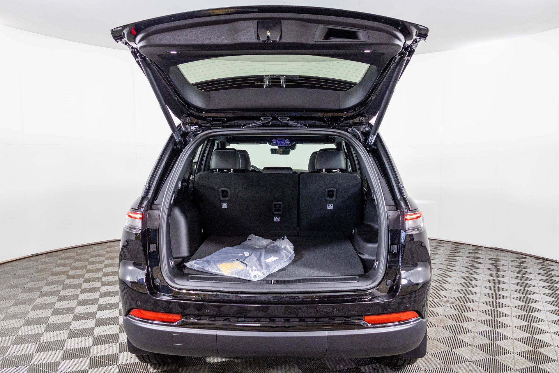 2025 JEEP GRAND CHEROKEE - Image 33