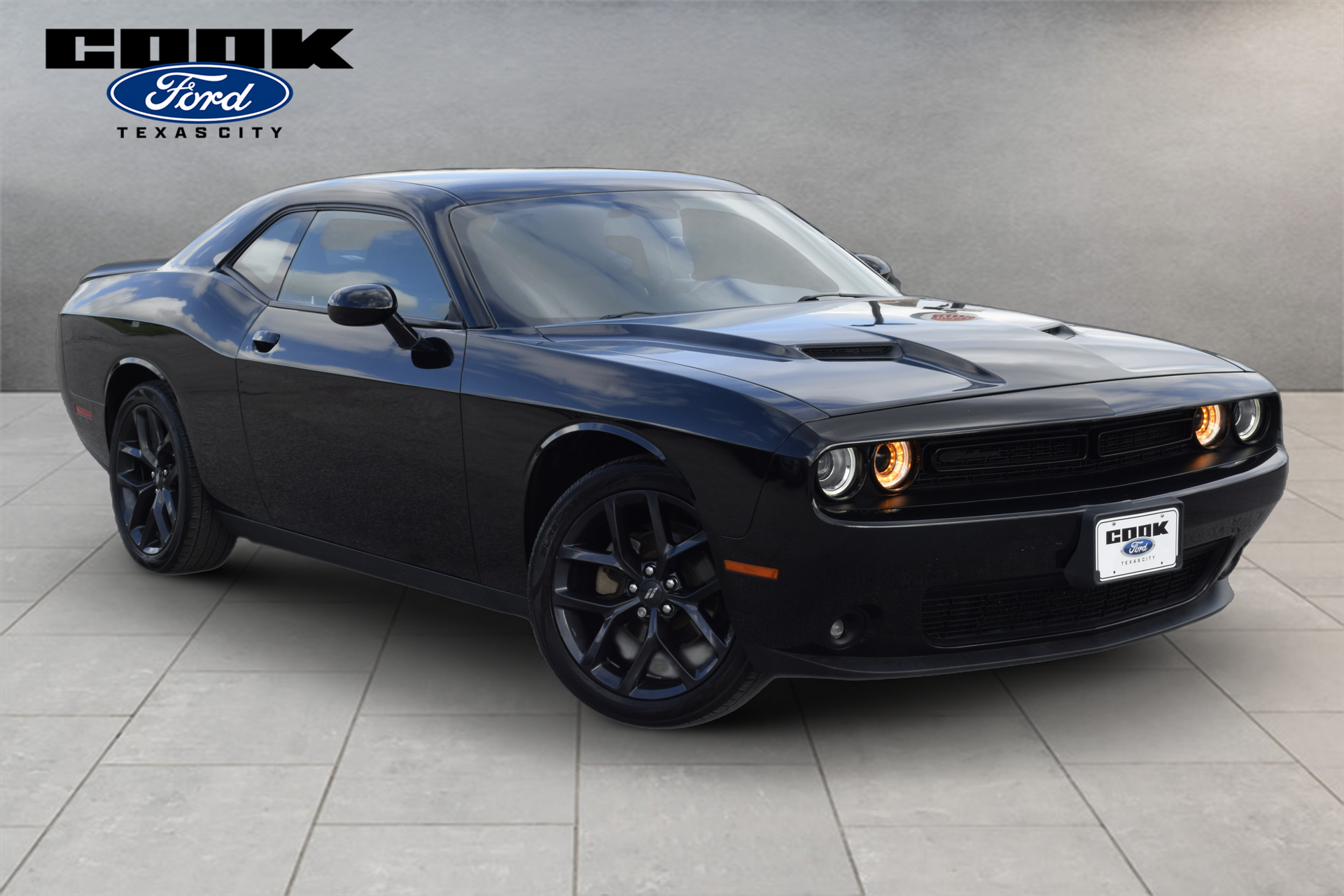 2022 Dodge Challenger SXT - 1