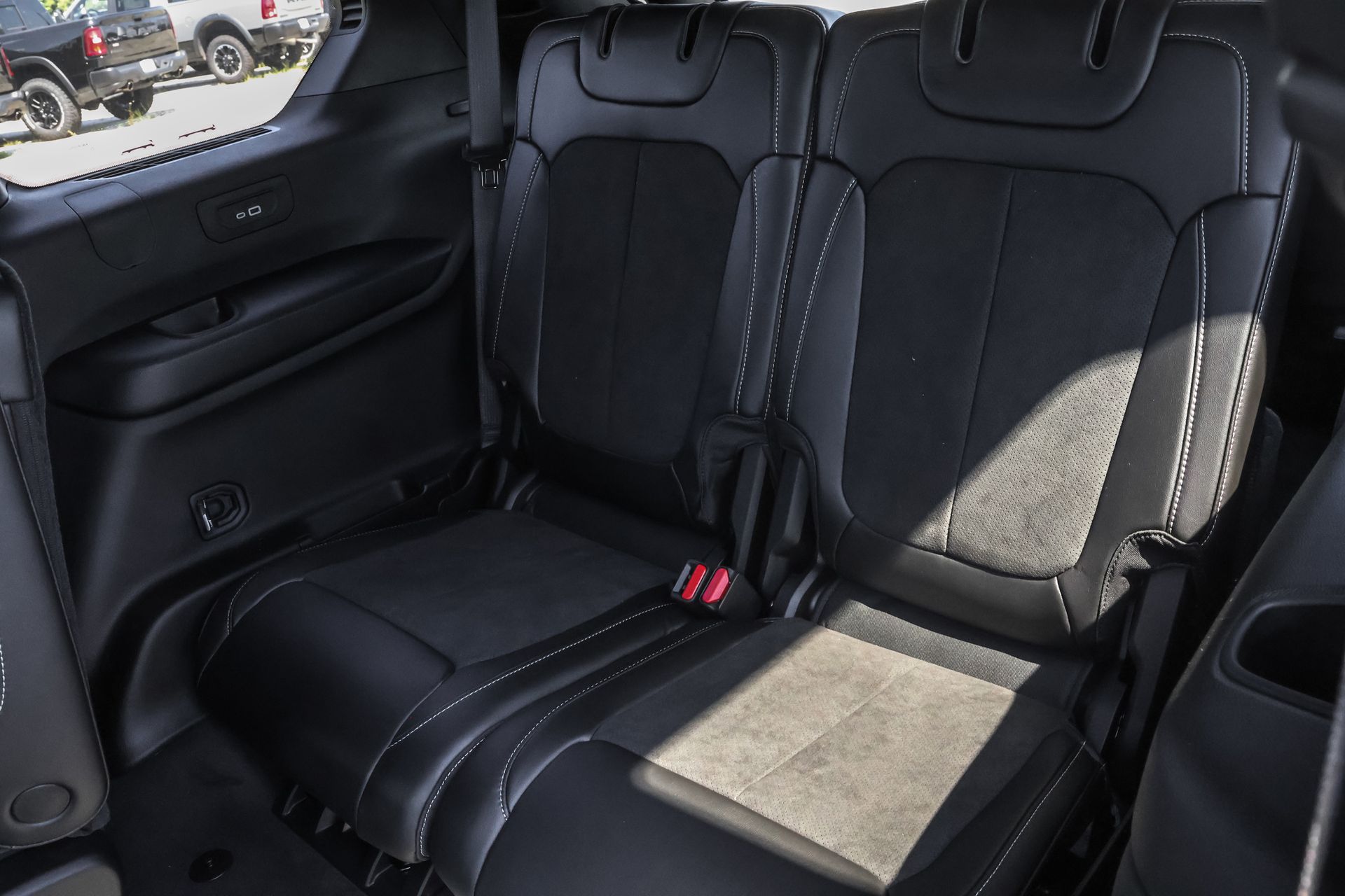 2025 JEEP GRAND CHEROKEE L - Image 12