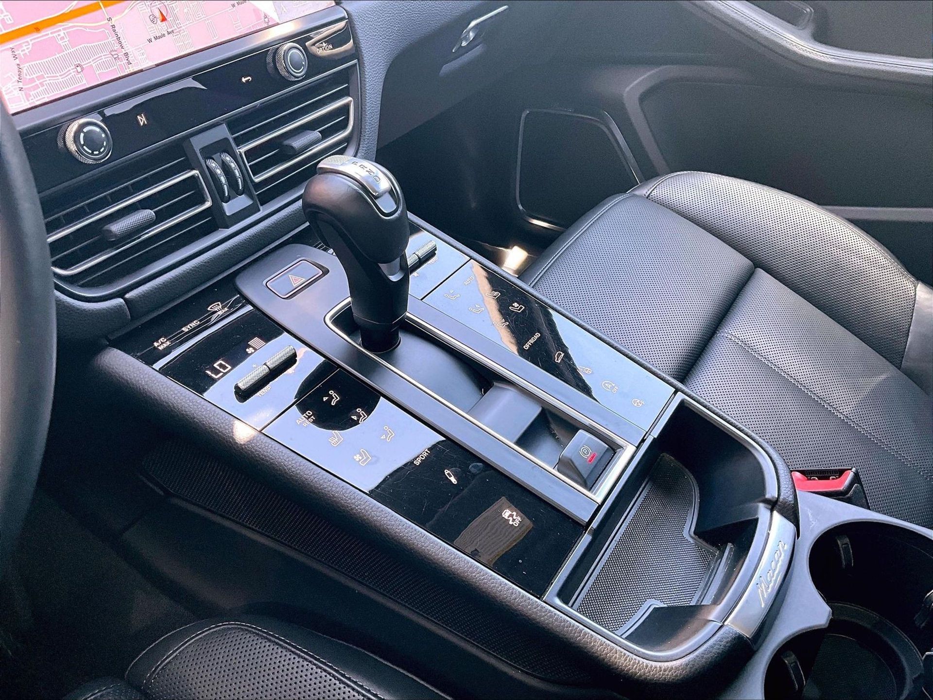 2023 Macan S picture #16