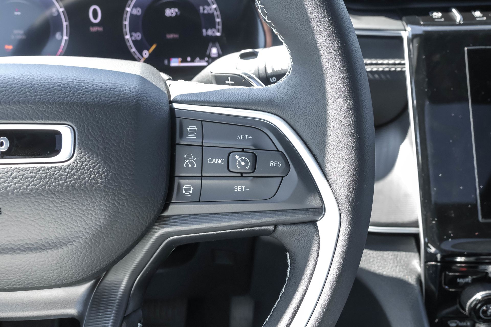 2025 JEEP GRAND CHEROKEE - Image 27