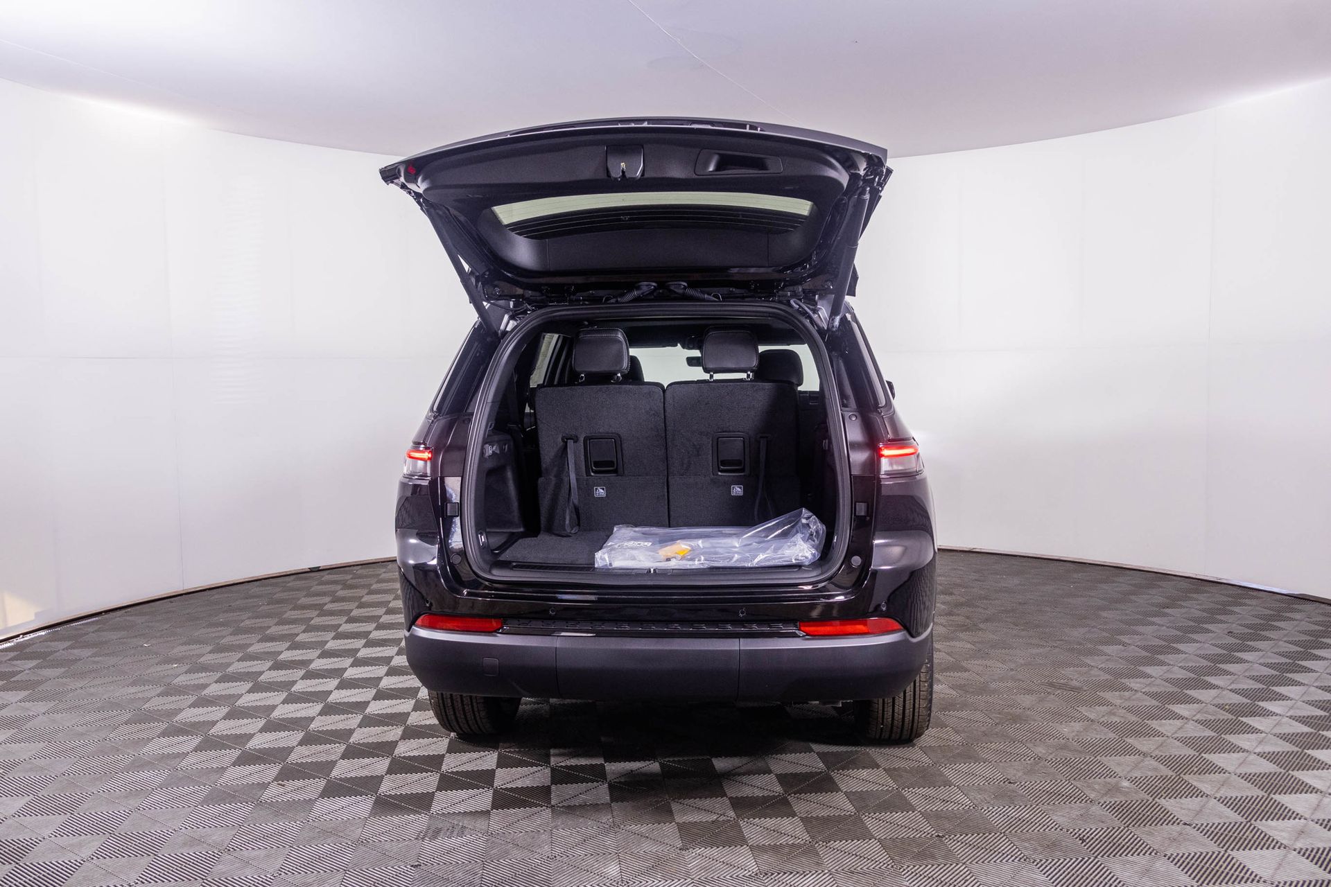 2025 JEEP GRAND CHEROKEE L - Image 37