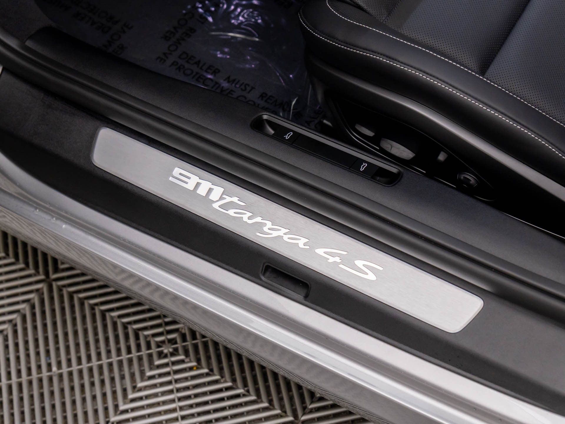 2024 Porsche 911 Targa 4S photo