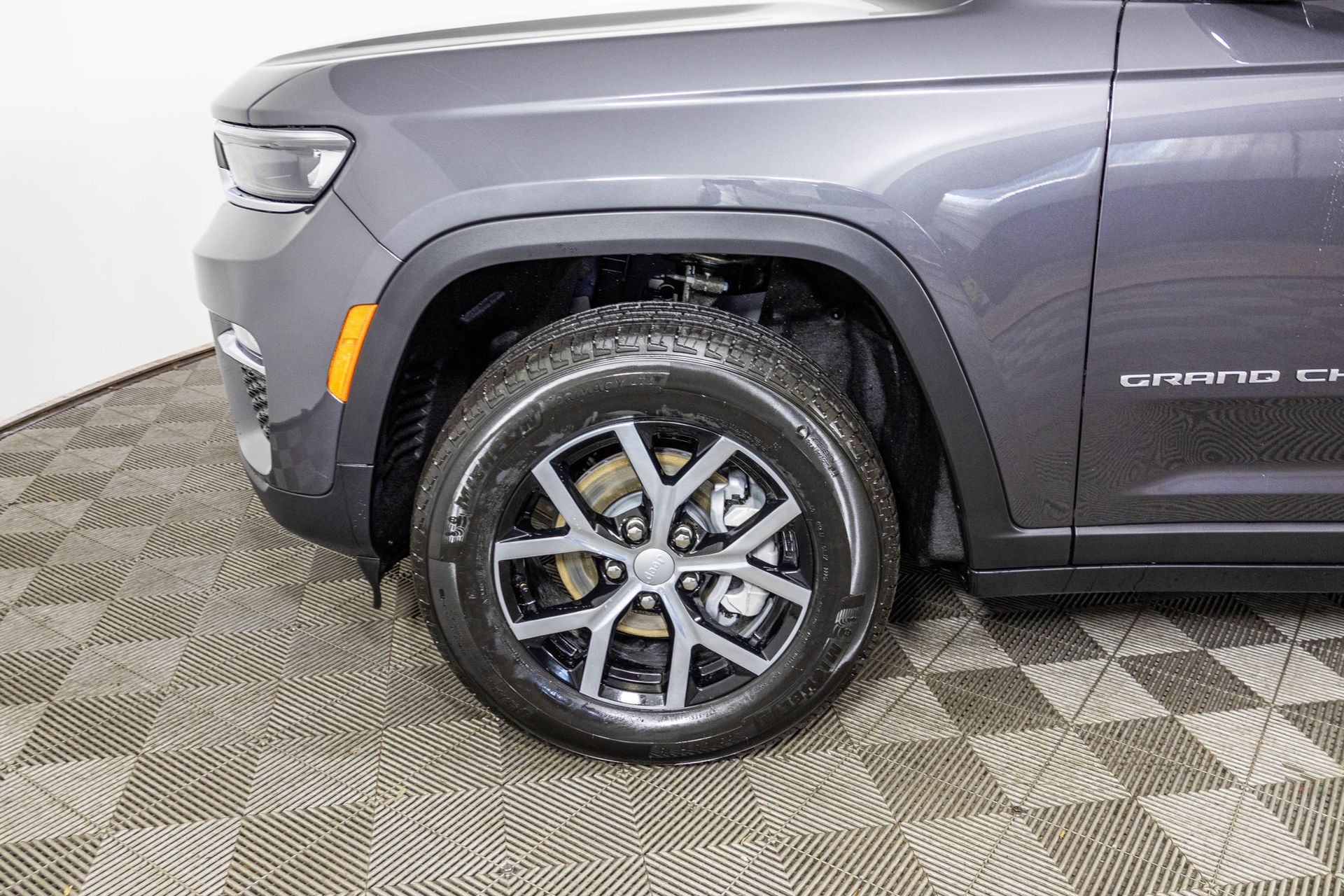 2025 JEEP GRAND CHEROKEE - Image 40