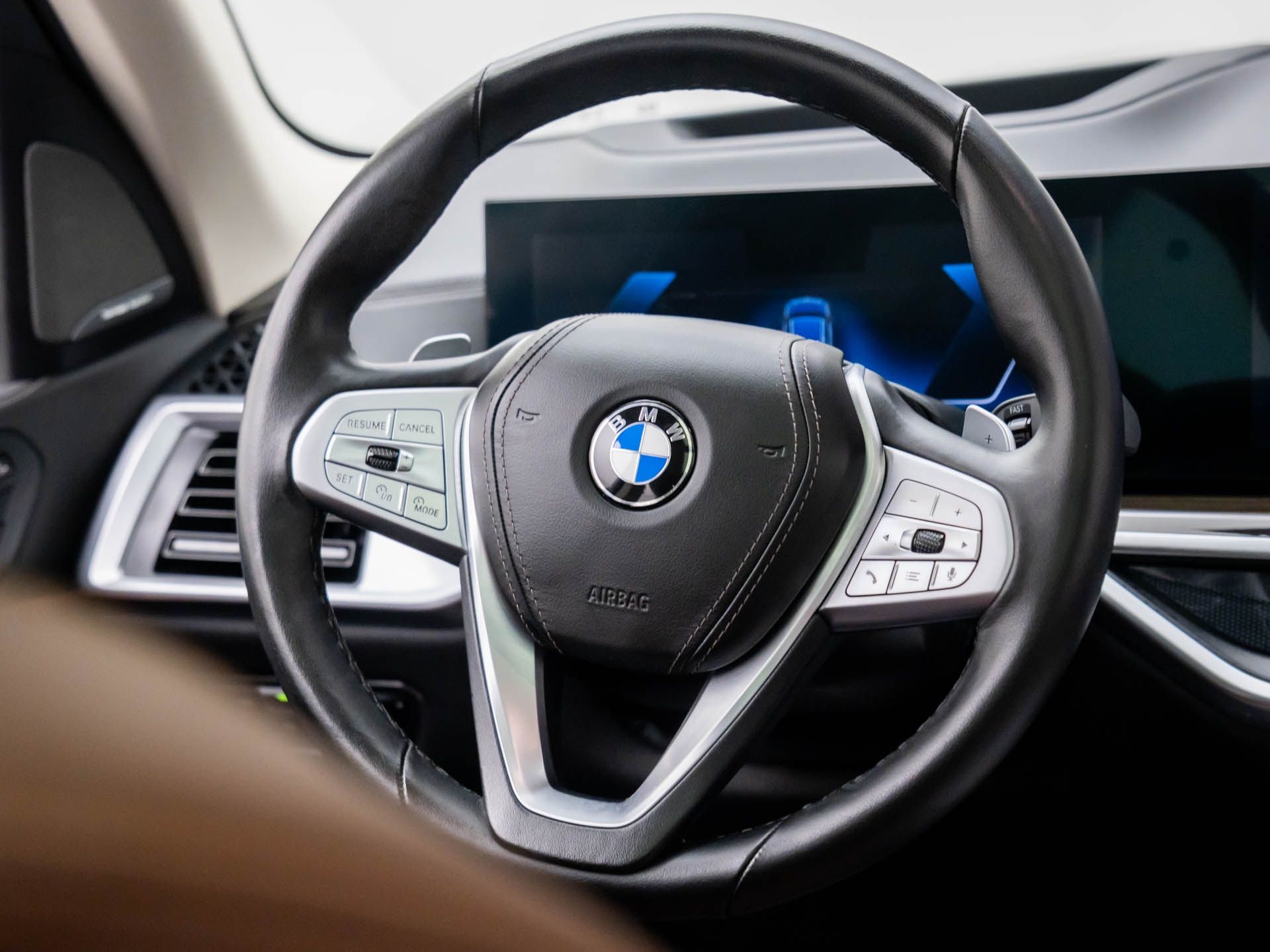 2023 BMW X7 xDrive40i photo