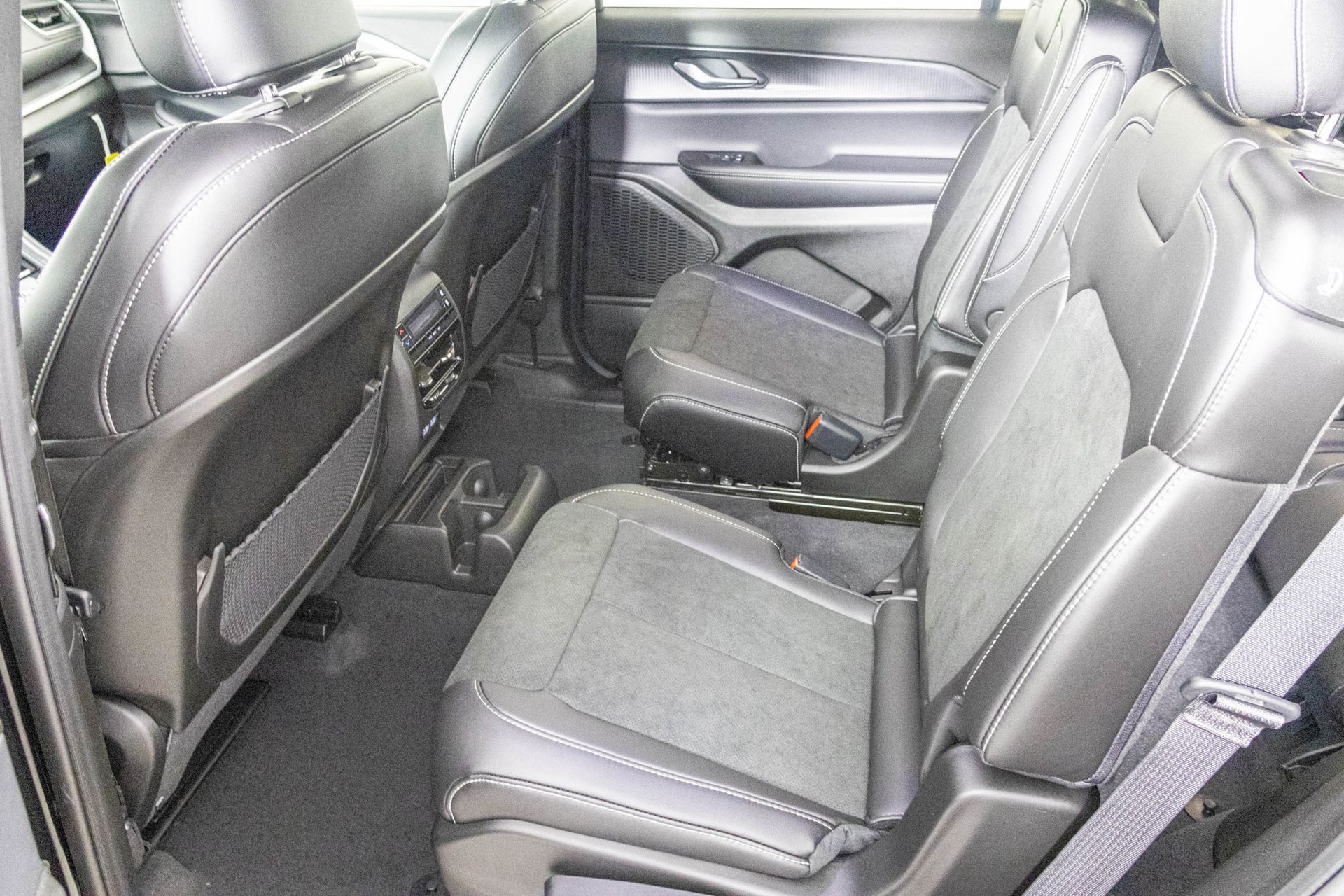 2025 JEEP GRAND CHEROKEE L - Image 27