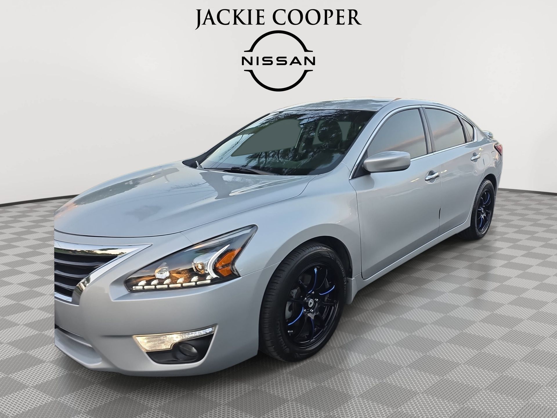 Brilliant Silver Metallic 2014 Nissan Altima Sedan Front-Wheel Drive Continuously Variable Transmission