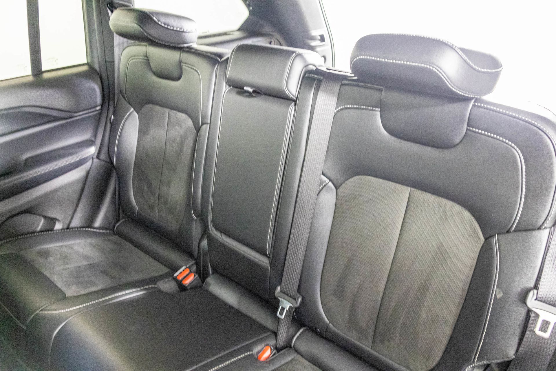 2023 JEEP GRAND CHEROKEE - Image 33