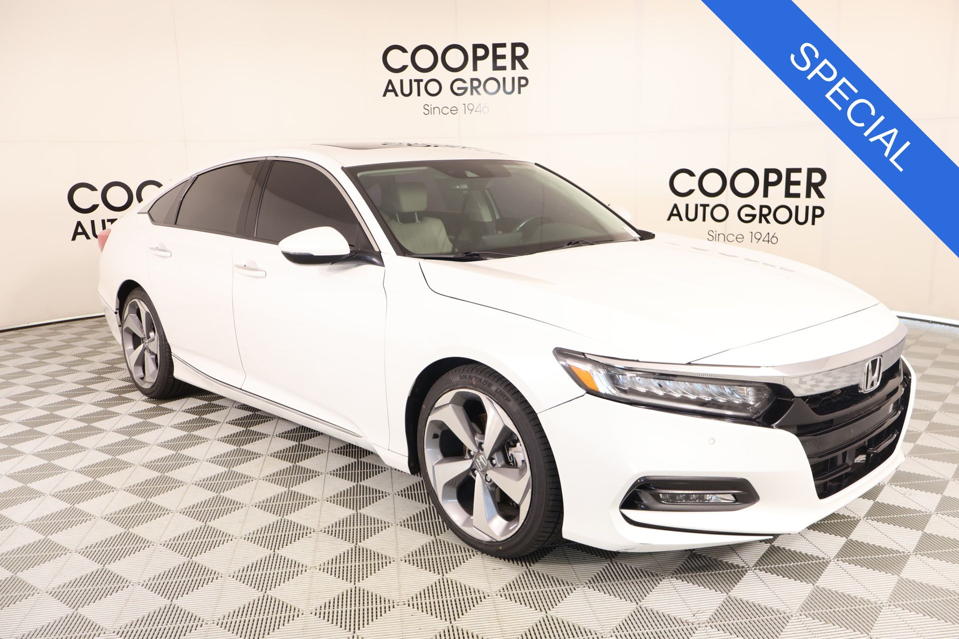 White 2019 Honda Accord Sedan Automatic