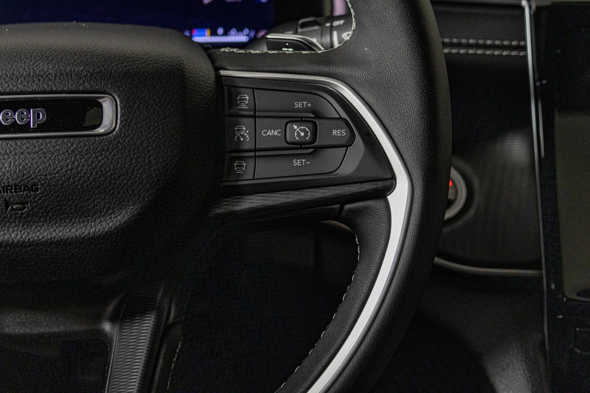 2025 JEEP GRAND CHEROKEE - Image 33