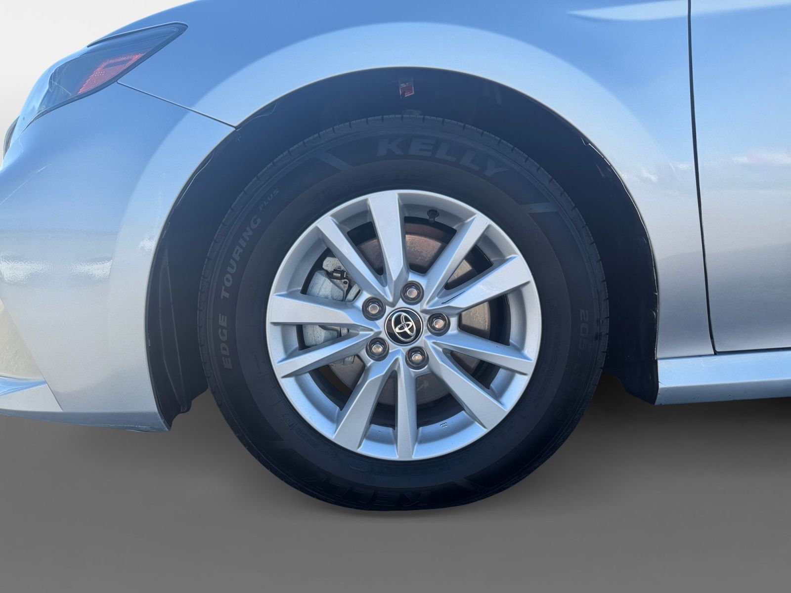 2025 Toyota Camry LE - Photo 14