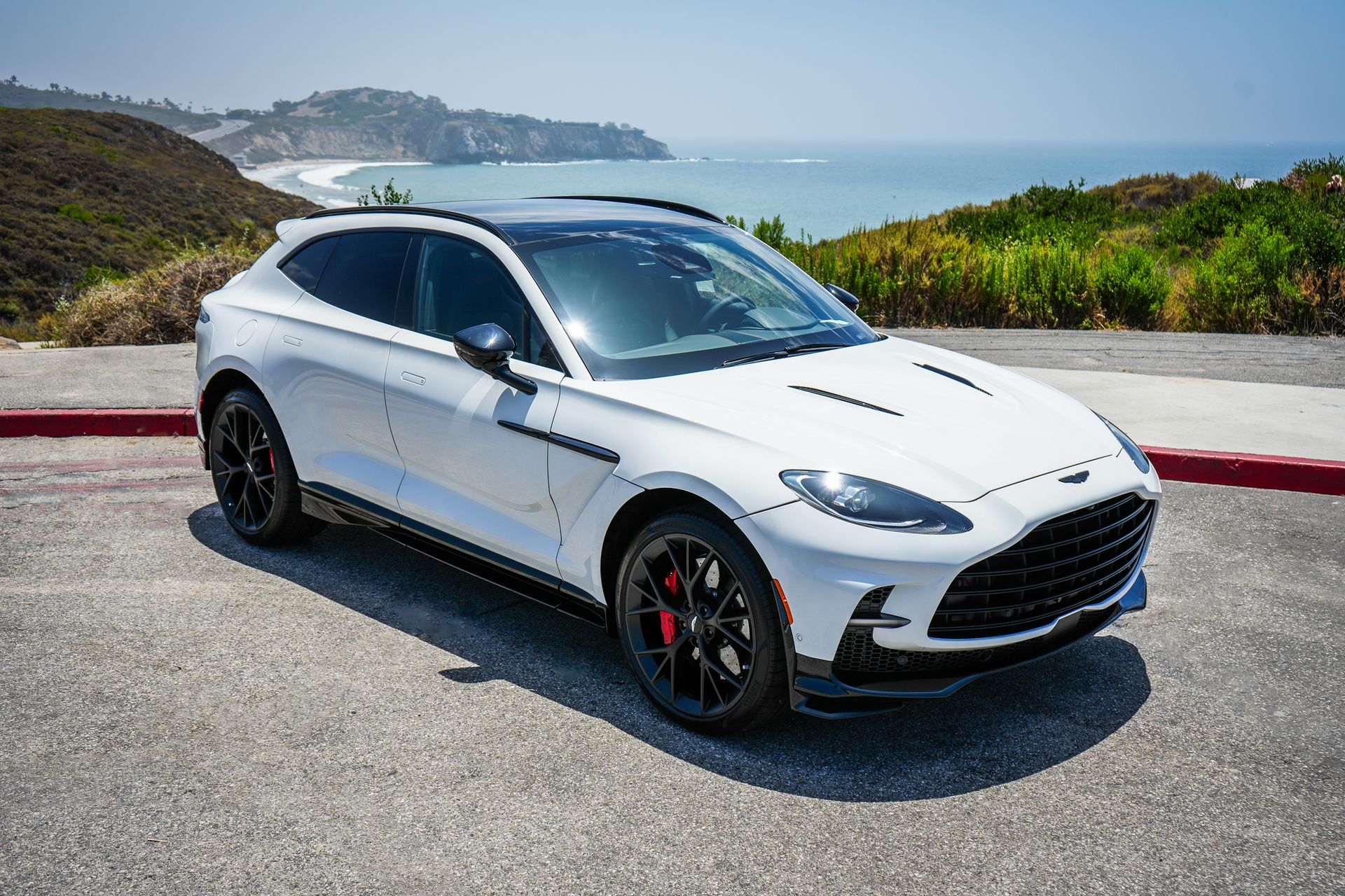 2026 Aston Martin DBX 4.0 V8 707 AWD's photo
