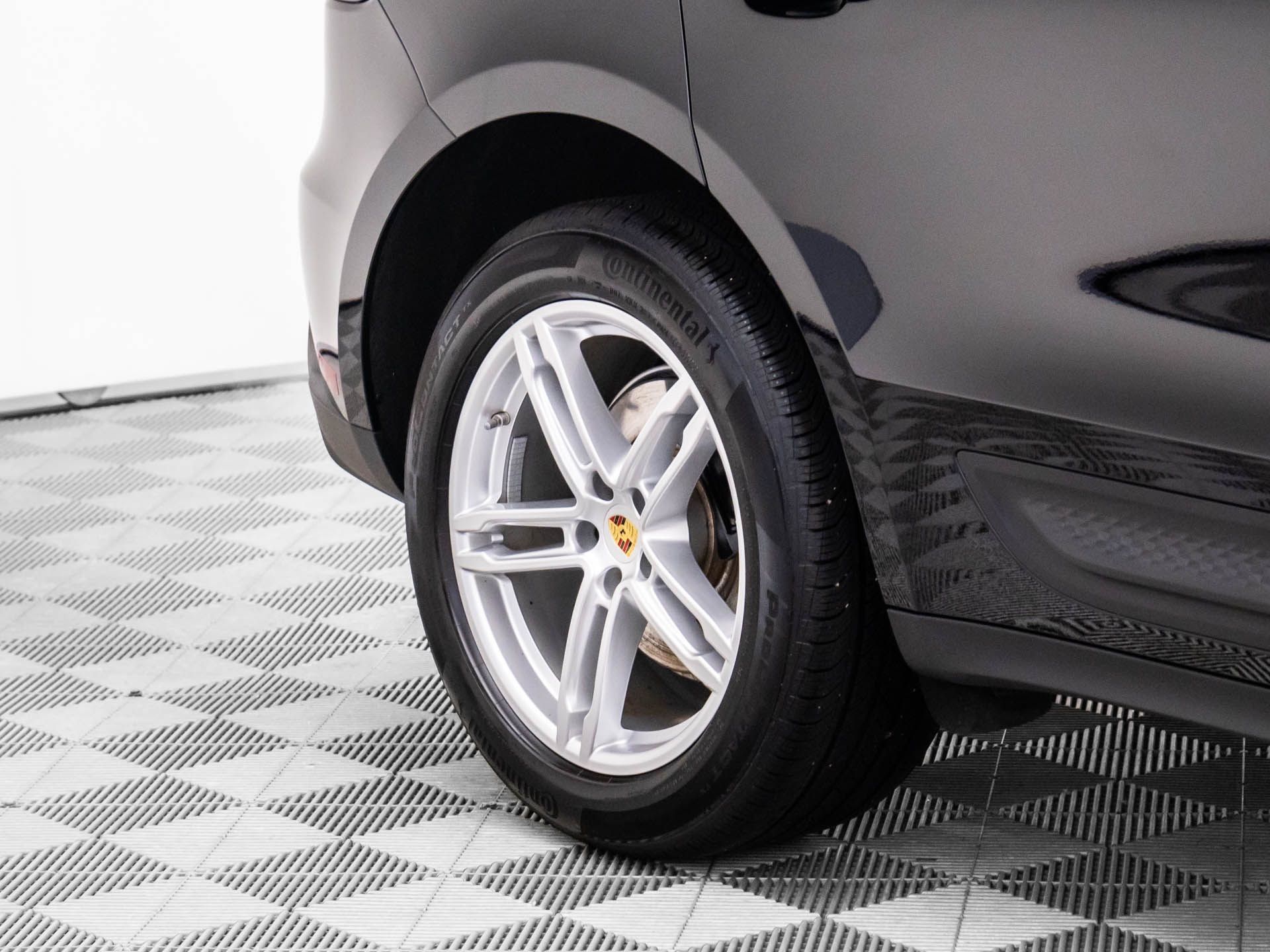 2024 Porsche Macan  photo