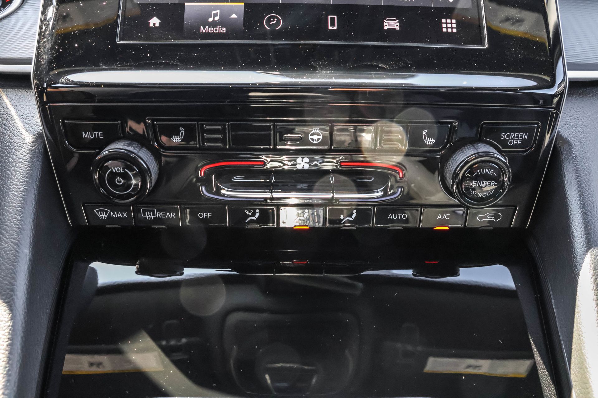 2025 JEEP GRAND CHEROKEE - Image 19