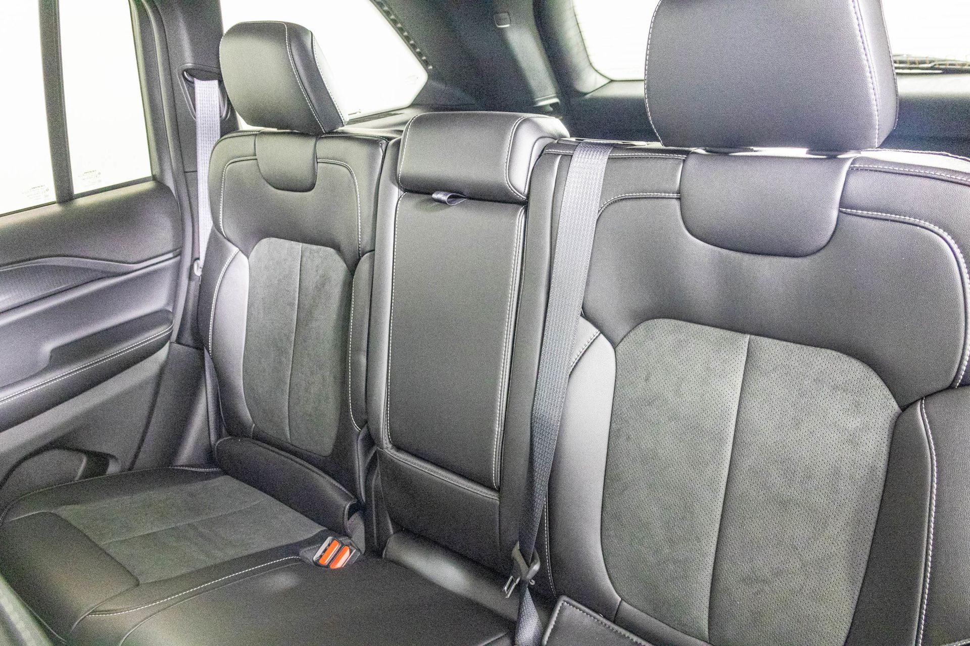 2025 JEEP GRAND CHEROKEE - Image 29