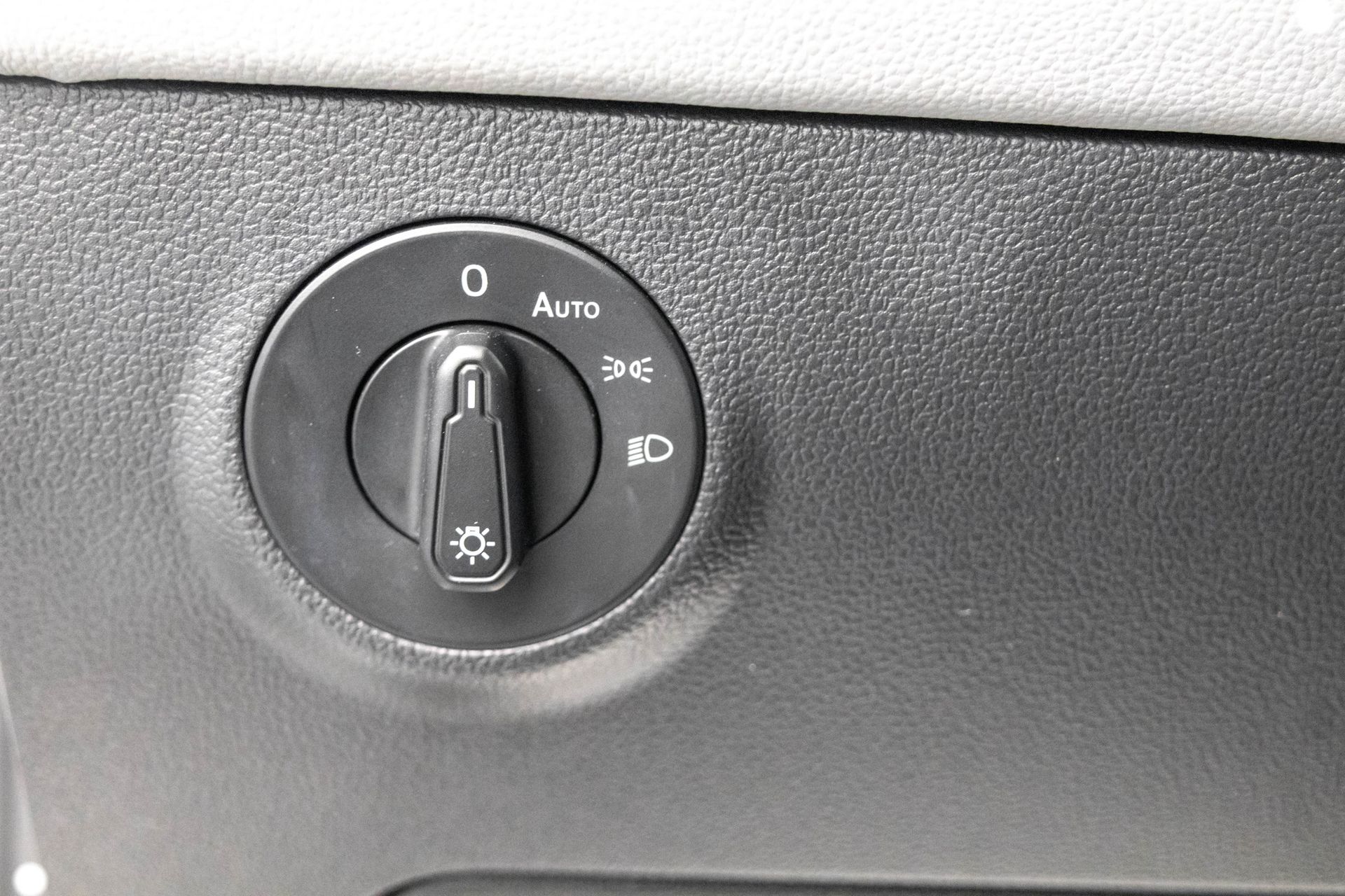 2023 VOLKSWAGEN TAOS - Image 17